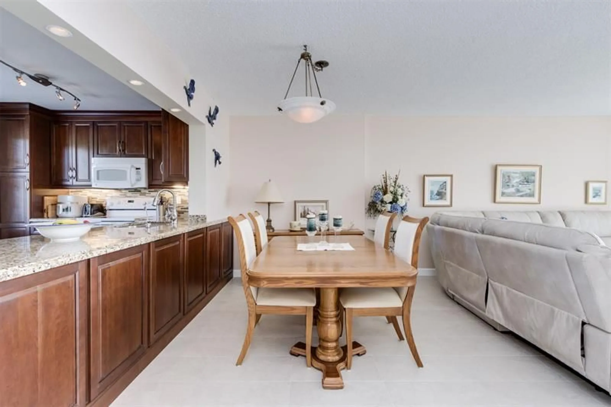 Property Slideshow image 10 of 42 | 414 se 10th st 302, Dania Beach, FL, 33004