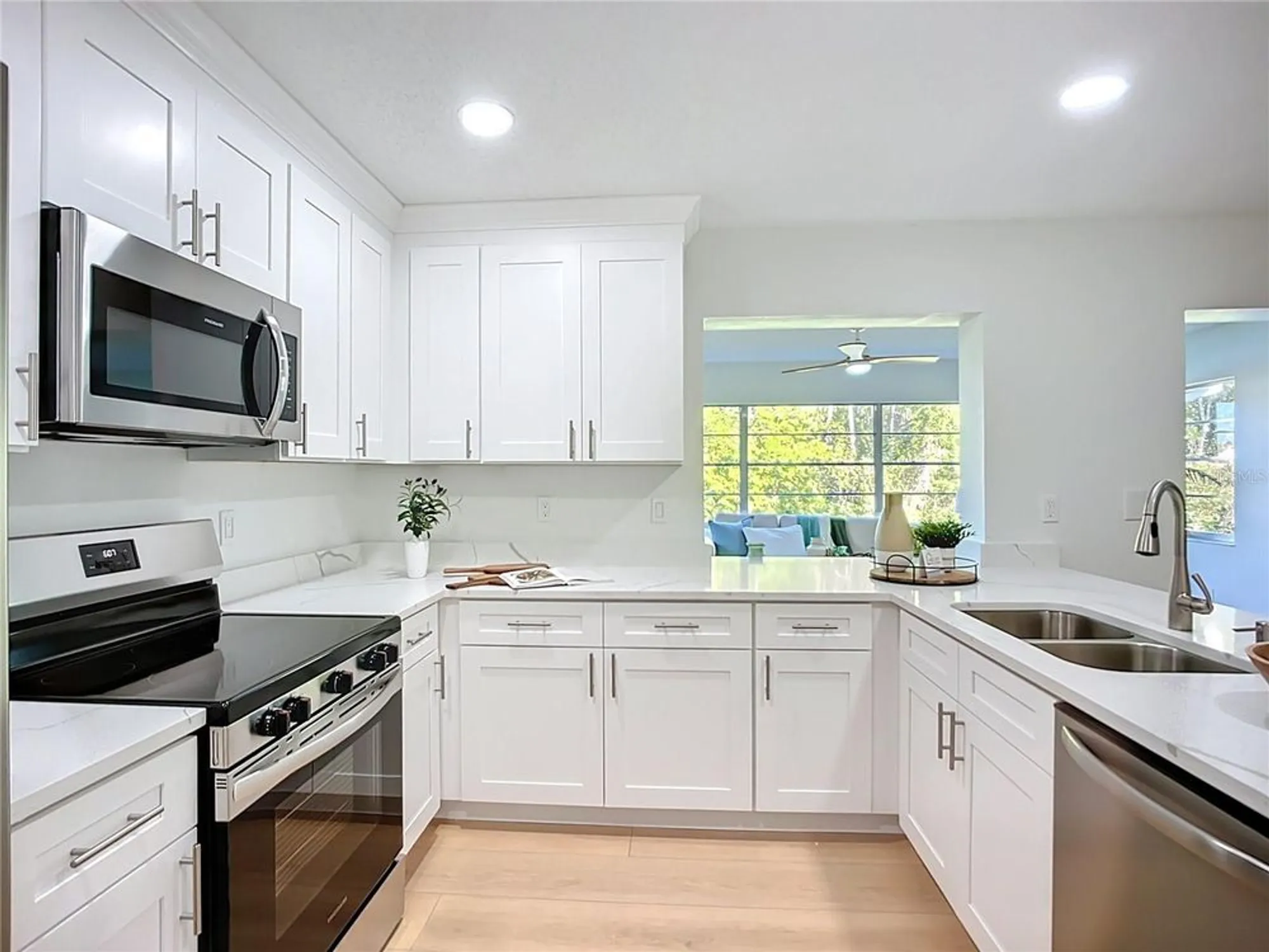 Property Slideshow image 9 of 41 | 2014 hampstead cir, Sun City Center, FL, 33573