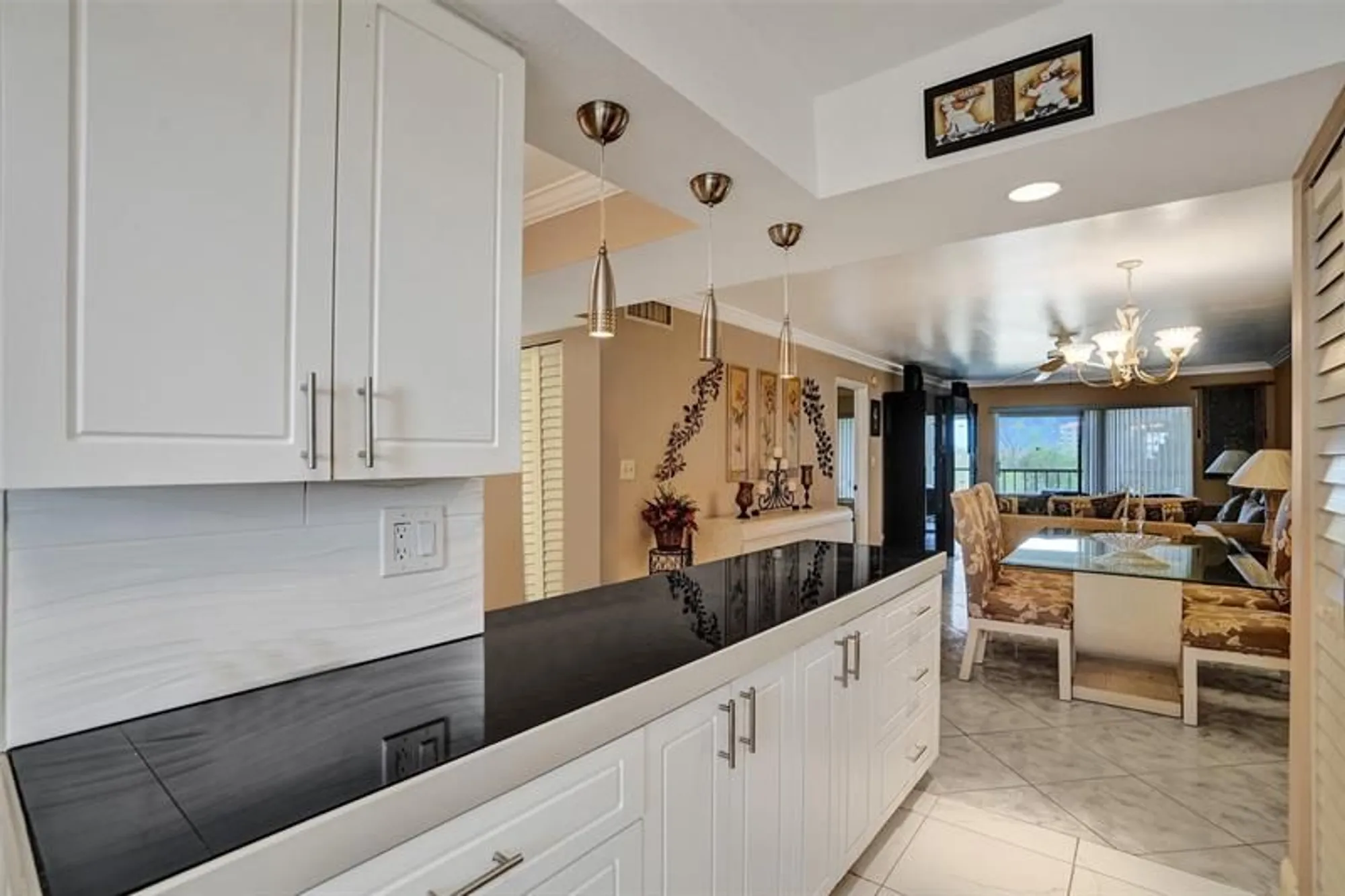 Property Slideshow image 8 of 48 | 5860 nw 44th st 603, Lauderhill, FL, 33319