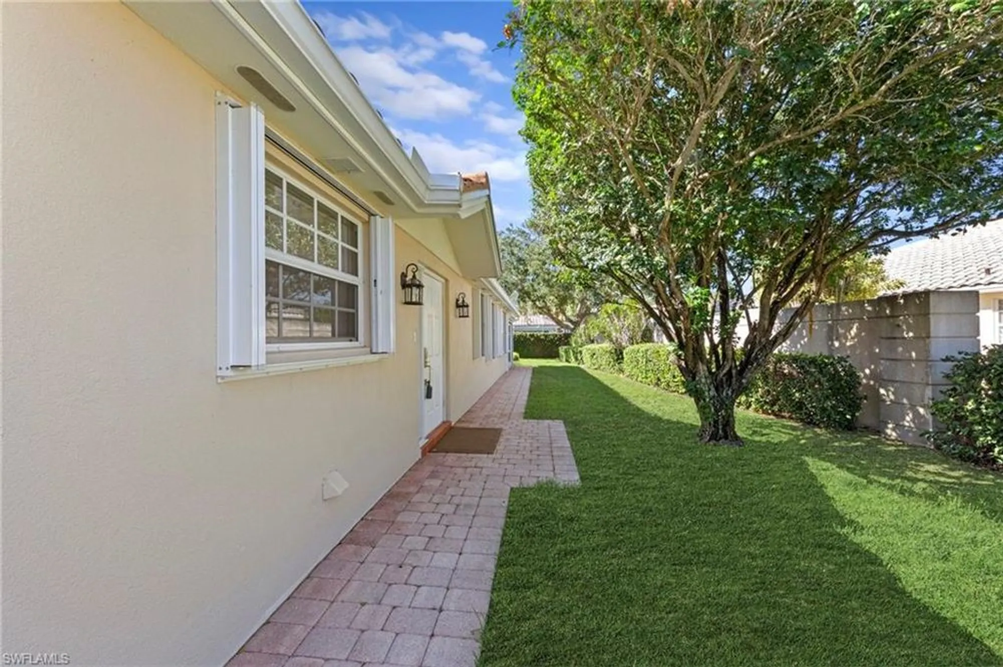 Property Slideshow image 18 of 42 | 5785 drummond way, Naples, FL, 34119