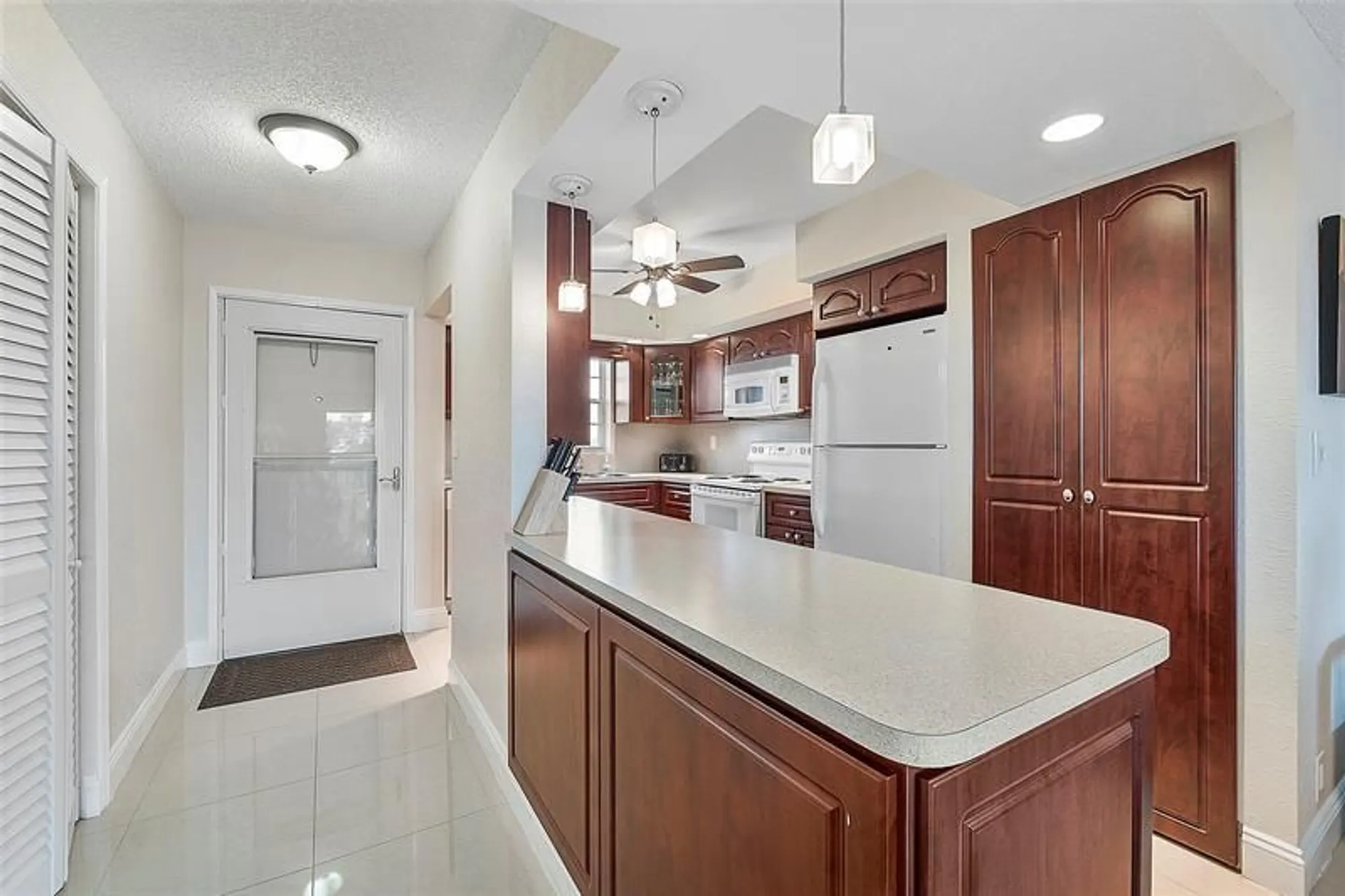 Property Slideshow image 3 of 22 | 5860 nw 44th st 706, Lauderhill, FL, 33319