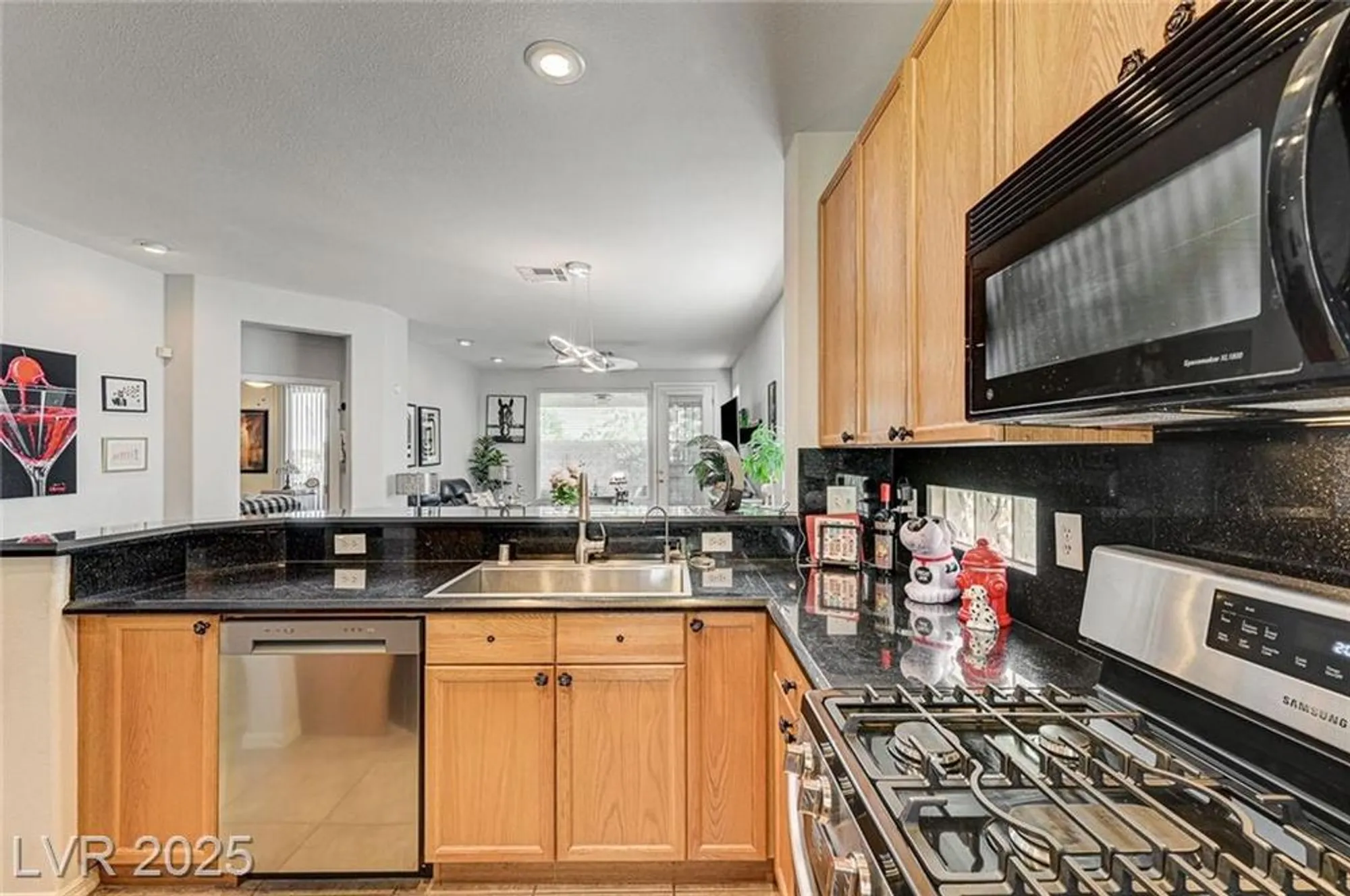Property Slideshow image 21 of 41 | 10393 abisso dr, Las Vegas, NV, 89135
