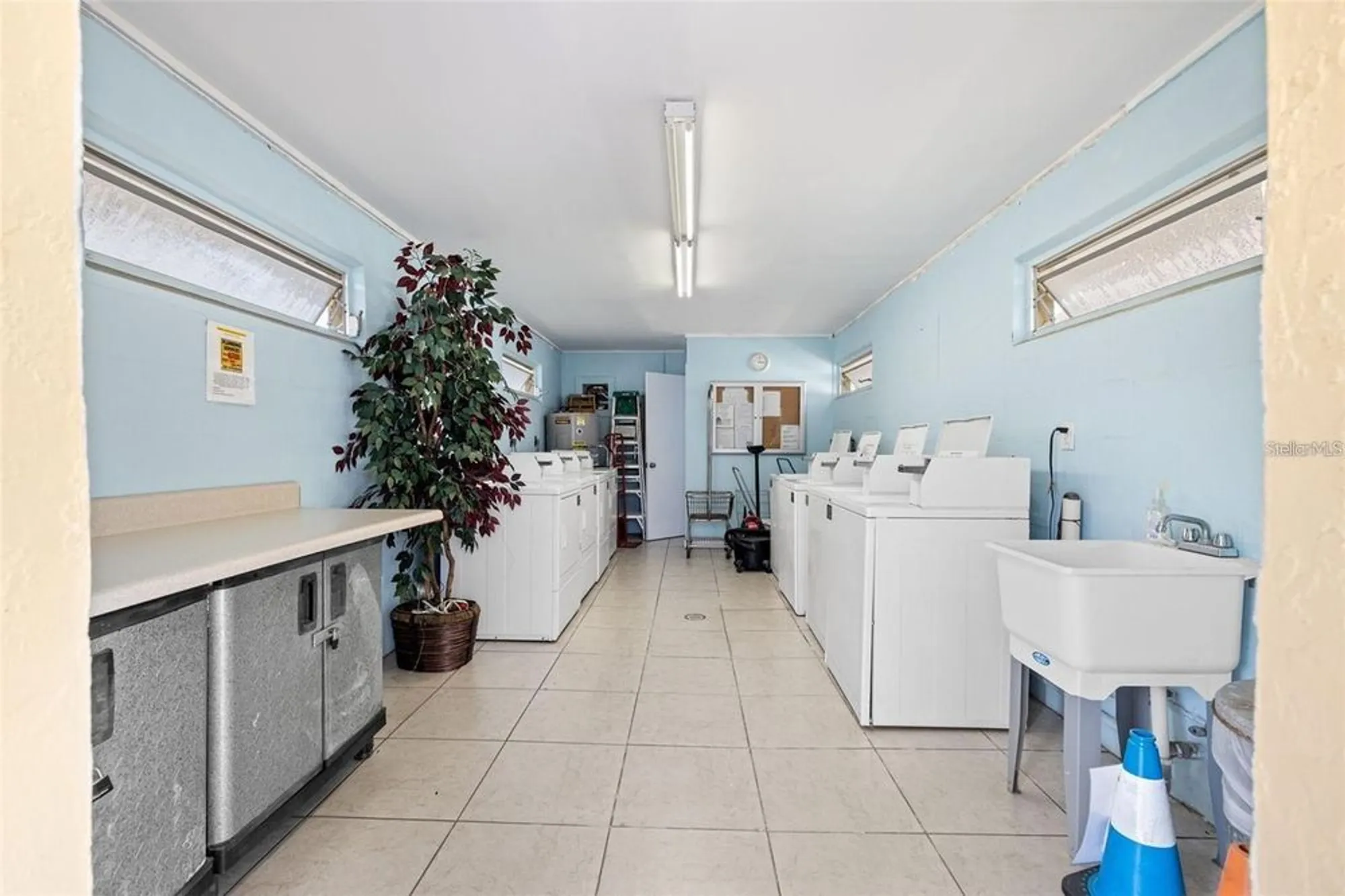 Property Slideshow image 15 of 28 | 864 lake haven rd, Dunedin, FL, 34698