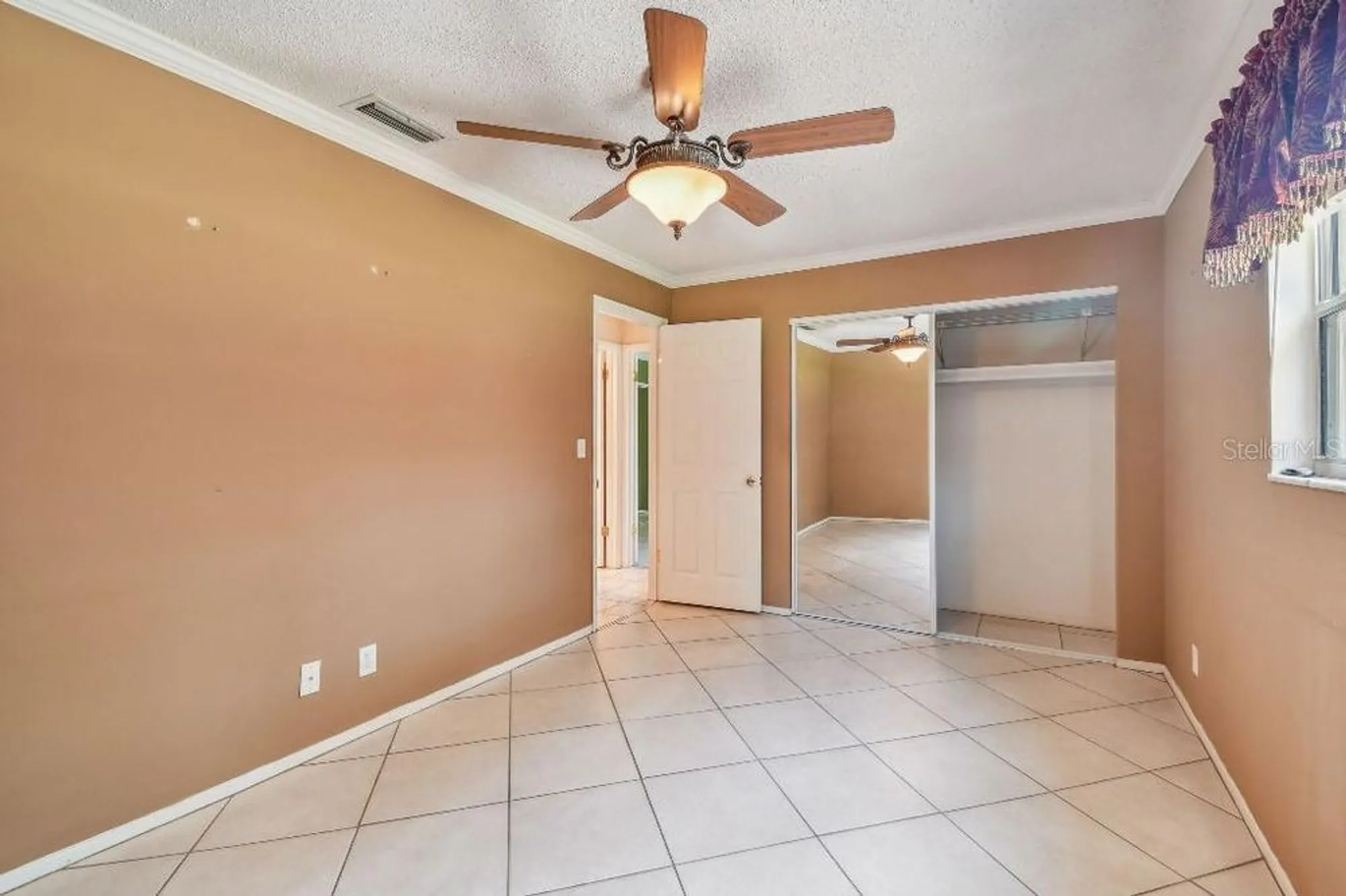 Property Slideshow image 33 of 60 | 916 mainsail way, Palm Harbor, FL, 34685