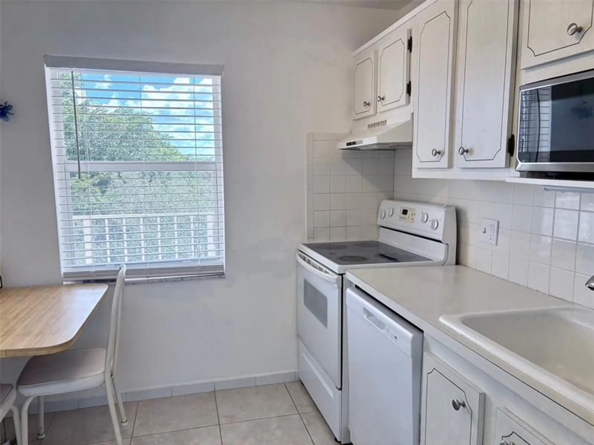 Property Slideshow image 4 of 70 | 1055 country club dr 404, Margate, FL, 33063