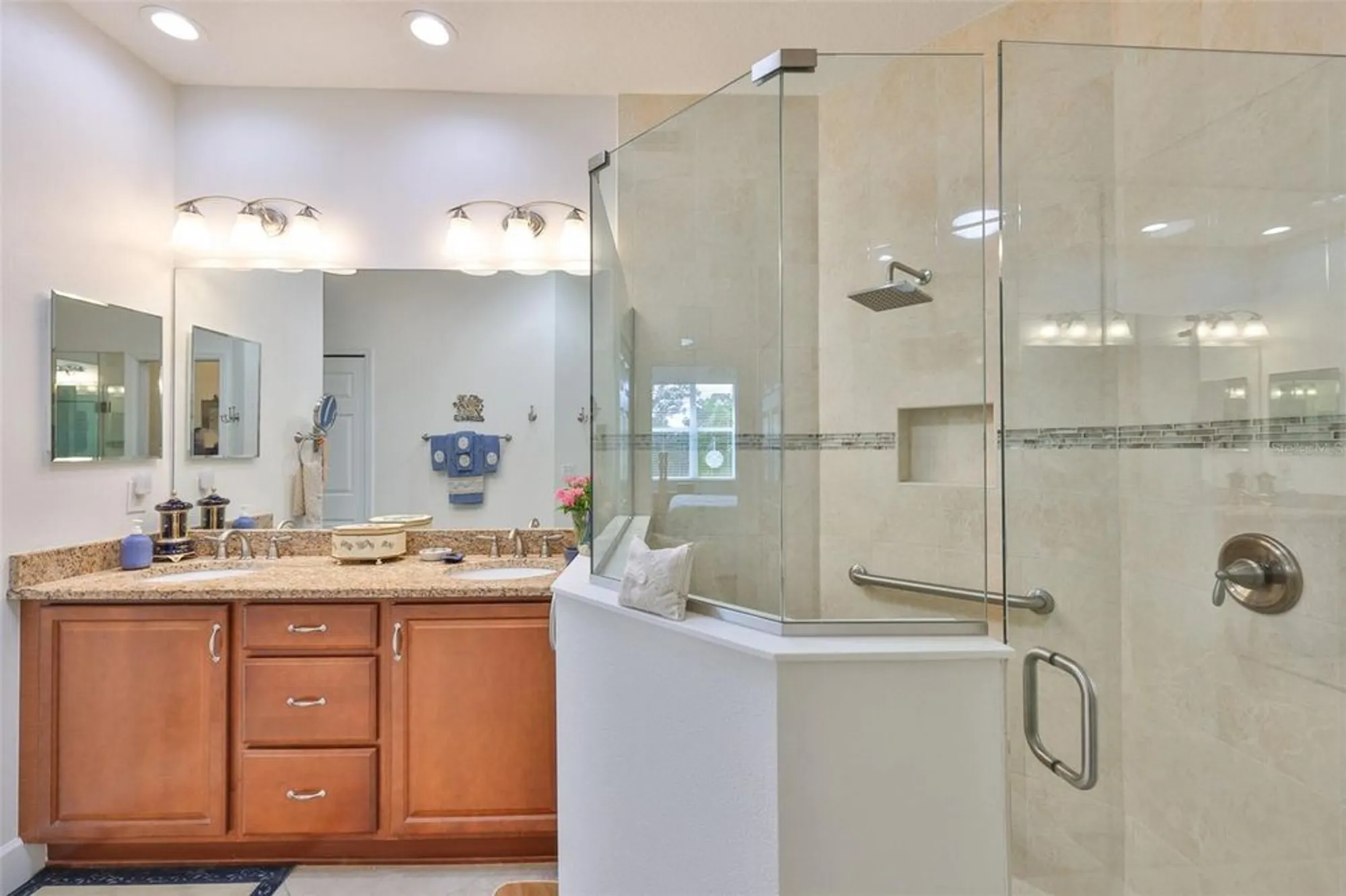 Property Slideshow image 24 of 45 | 658 chipper dr, Sun City Center, FL, 33573