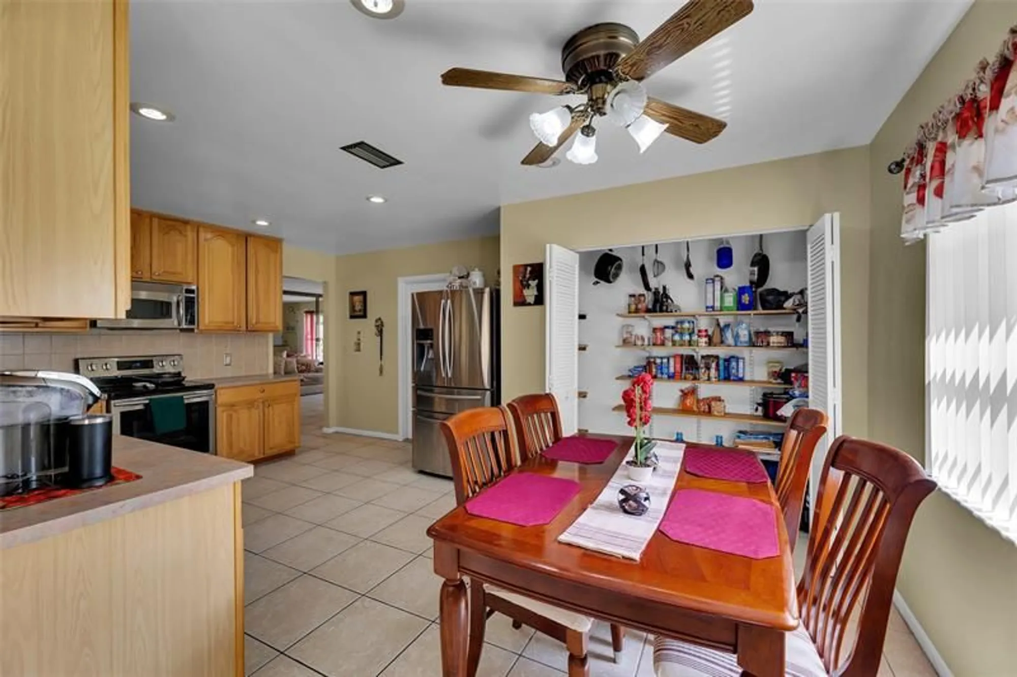 Property Slideshow image 29 of 50 | 9802 nw 75th ct, Tamarac, FL, 33321