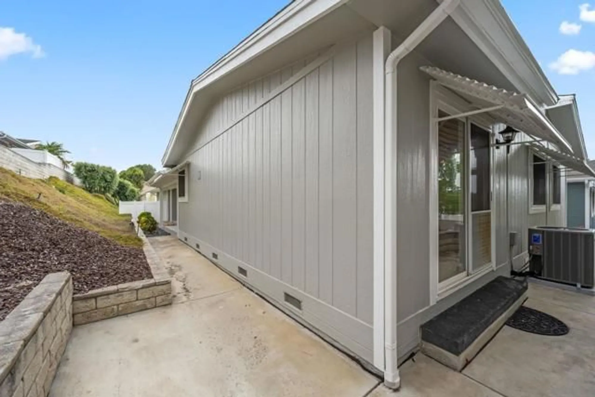 Property Slideshow image 8 of 37 | 4465 topaz ln, Oceanside, CA, 92056