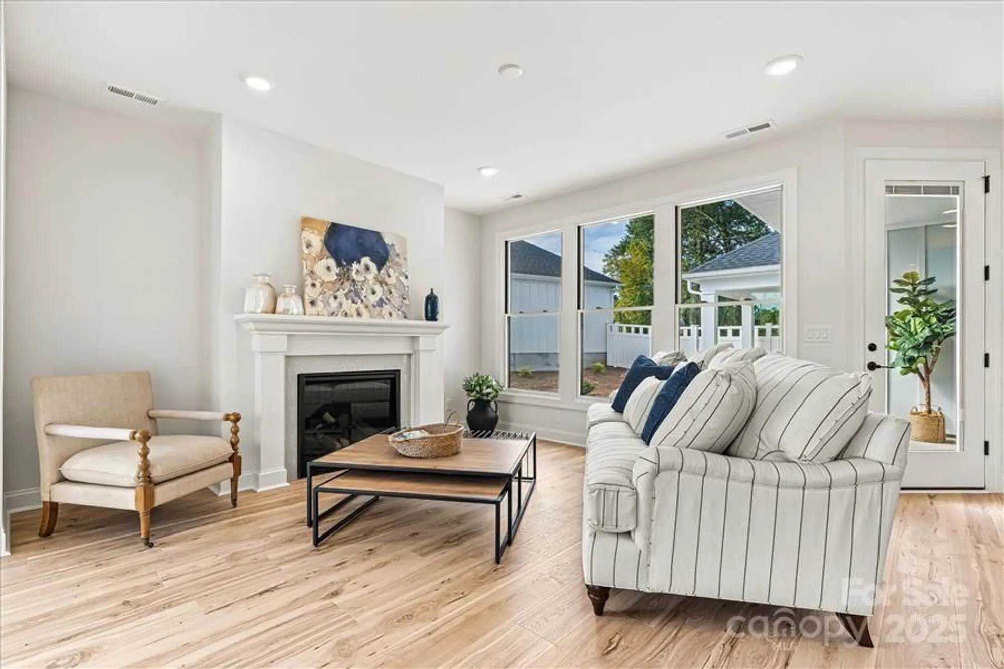 Property Slideshow image 8 of 34 | 114 alenda lux cir # 3, Mooresville, NC, 28115