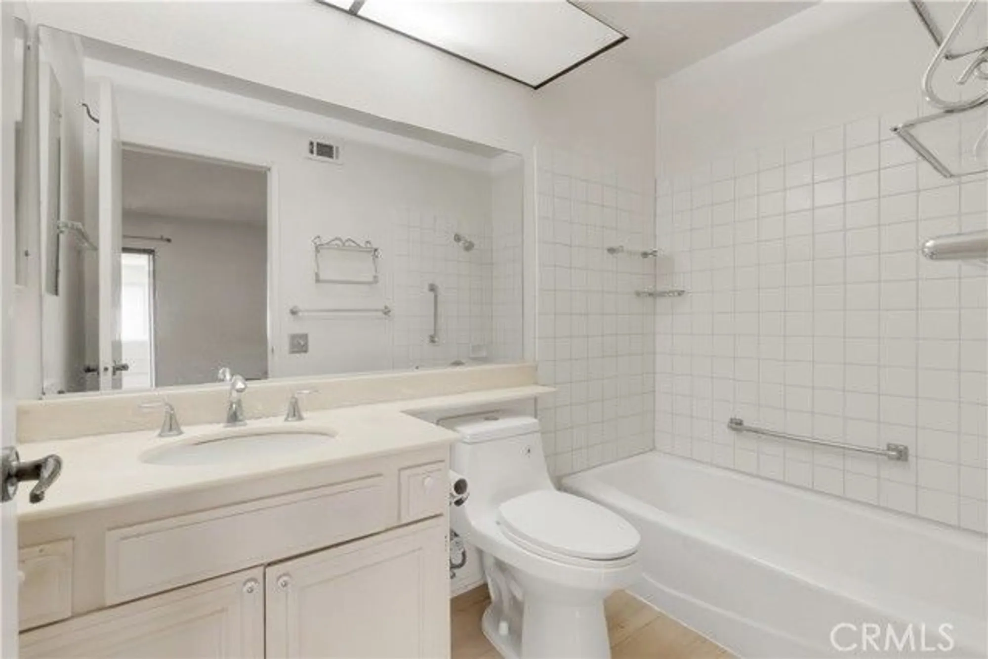 Property Slideshow image 13 of 32 | 17306 village 17, Camarillo, CA, 93012