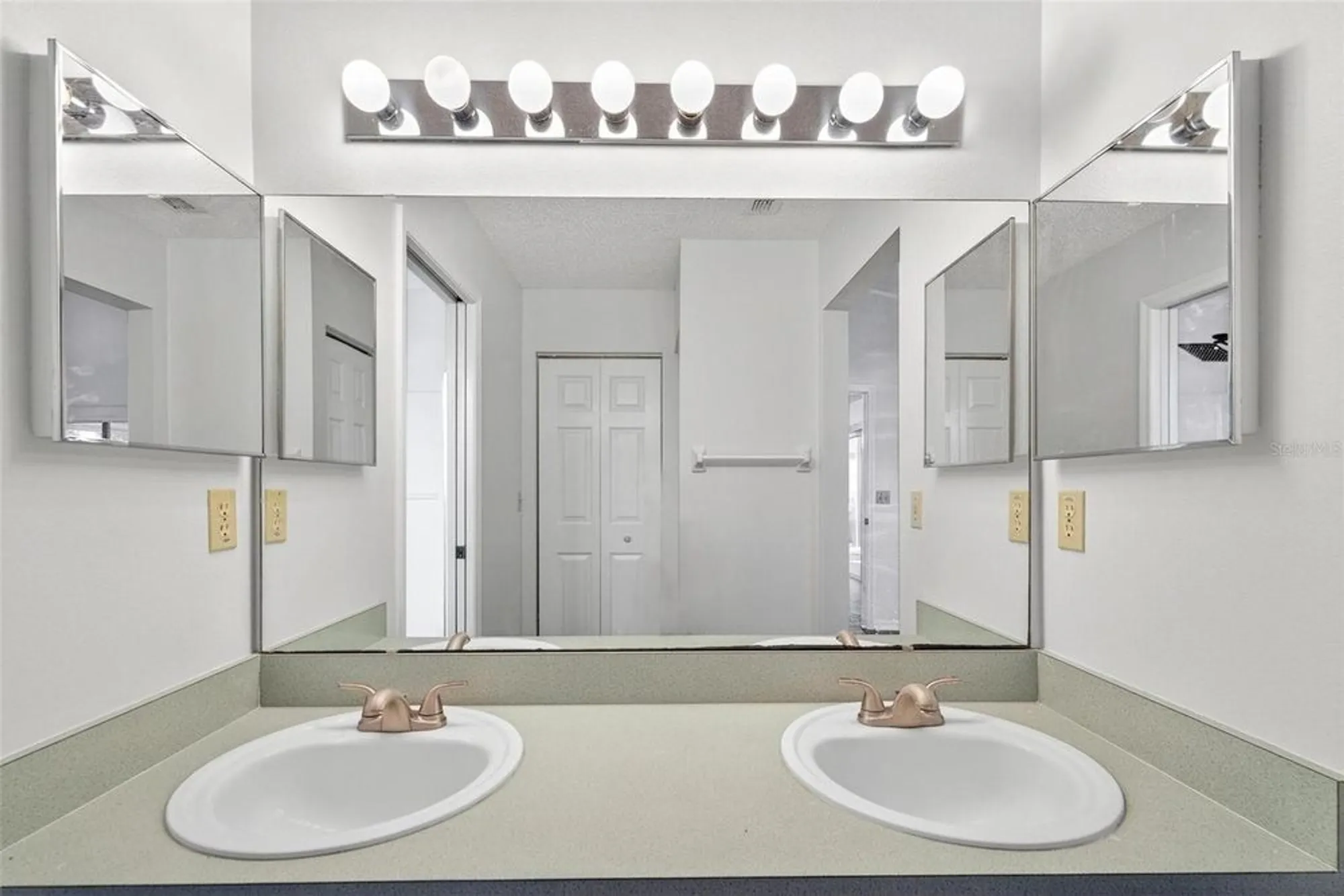 Property Slideshow image 25 of 60 | 651 timbercrest dr, Leesburg, FL, 34748