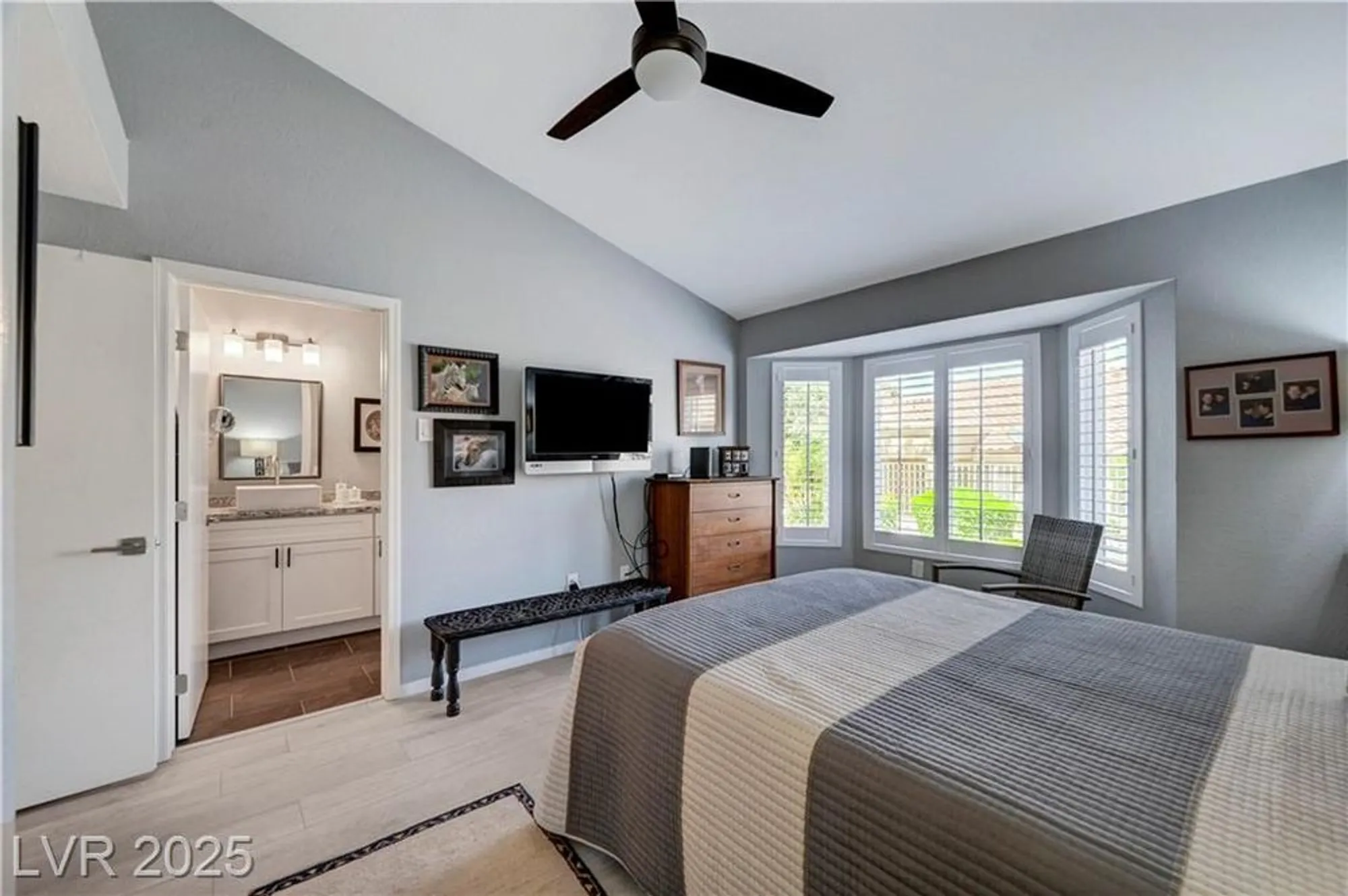 Property Slideshow image 16 of 55 | 2456 desert butte dr, Las Vegas, NV, 89134