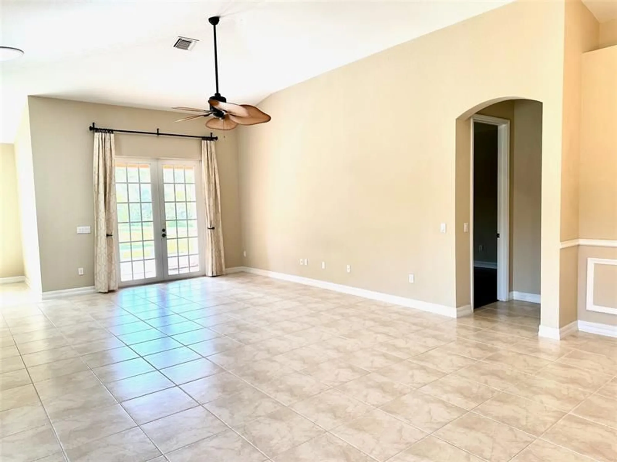 Property Slideshow image 10 of 43 | 6201 thames pl, Vero Beach, FL, 32966