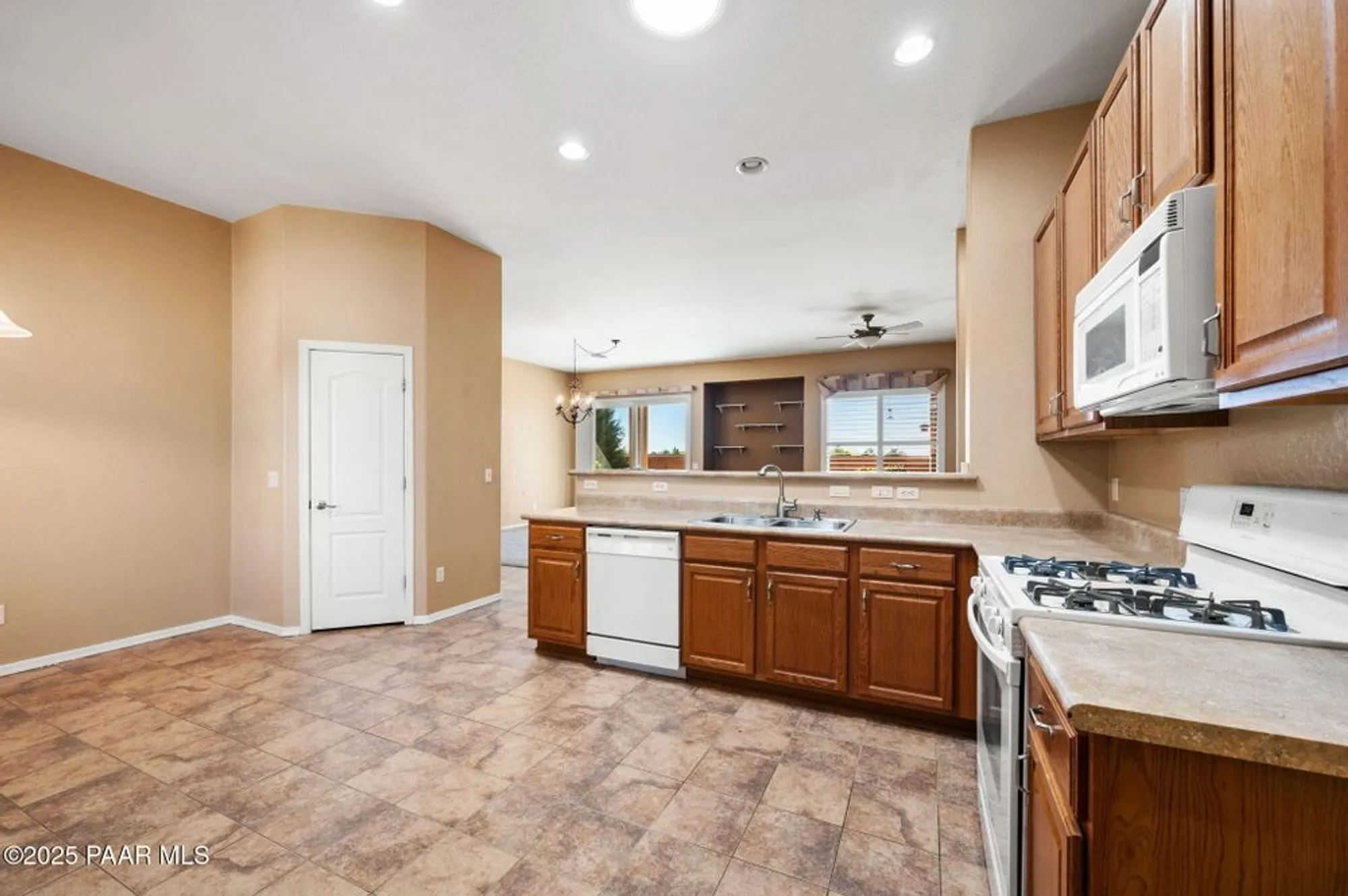 Property Slideshow image 16 of 43 | 7876 n siesta sunset ln, Prescott Valley, AZ, 86315