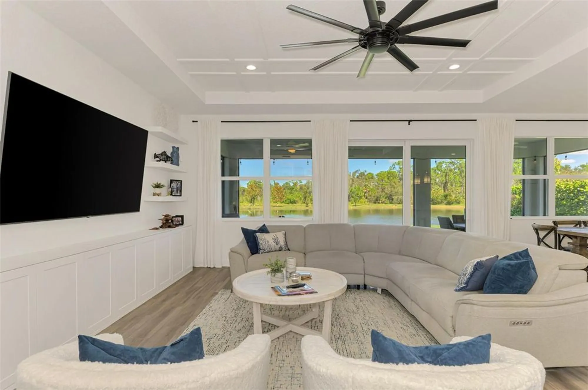 Property Slideshow image 13 of 71 | 560 mistiflower cir, Nokomis, FL, 34275