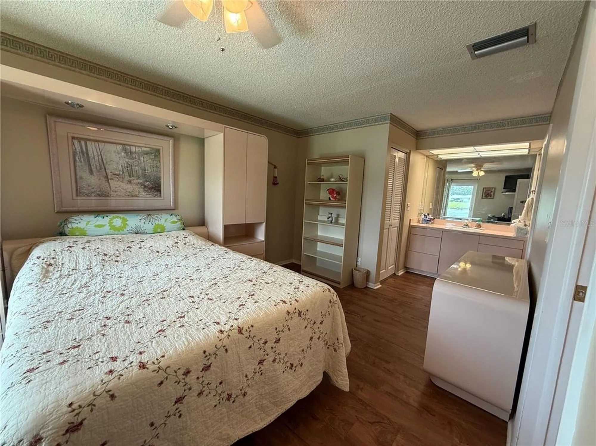 Property Slideshow image 22 of 51 | 2722 sherbrooke ln d, Palm Harbor, FL, 34684