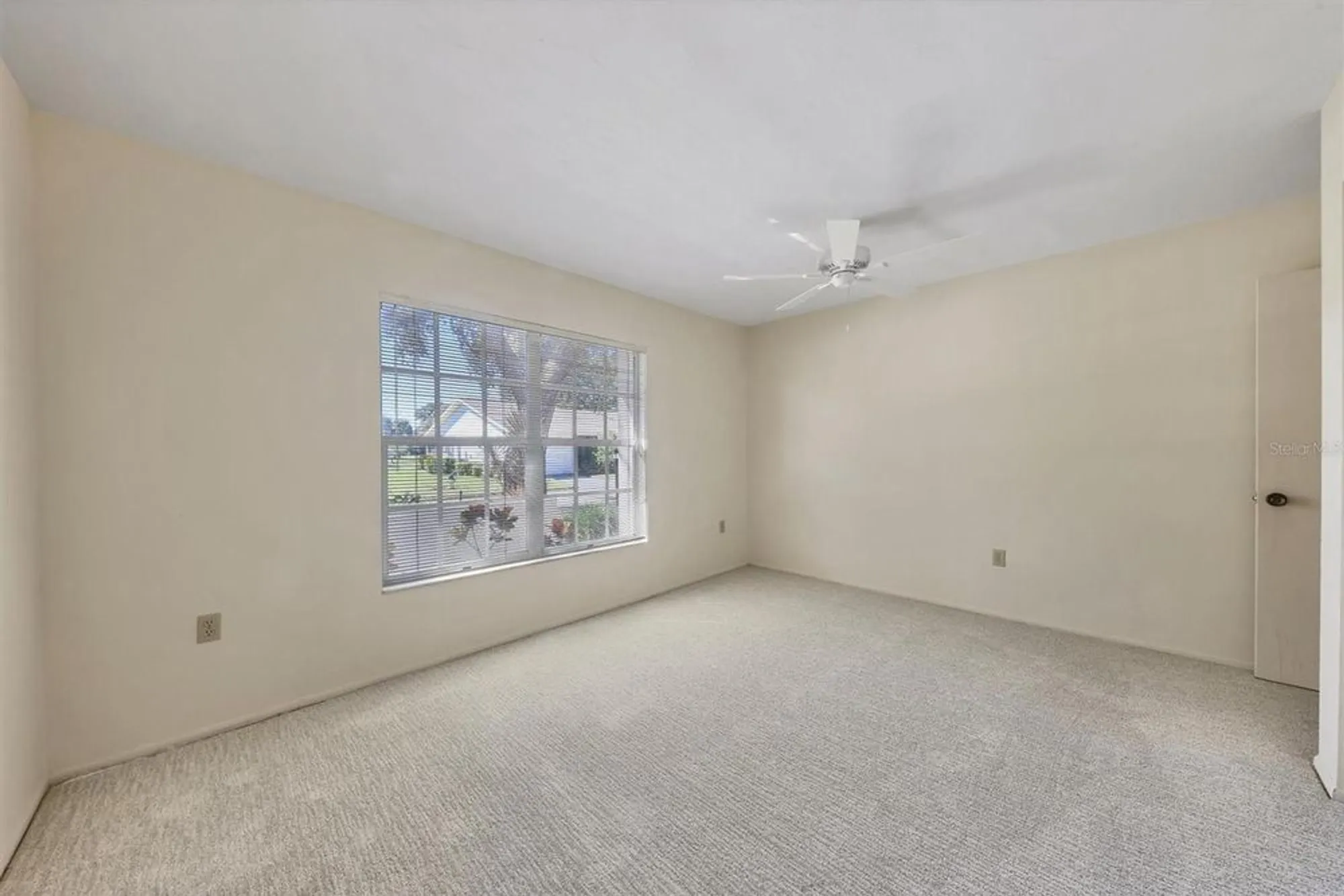 Property Slideshow image 19 of 27 | 4223 oakhurst cir 3025, Sarasota, FL, 34233