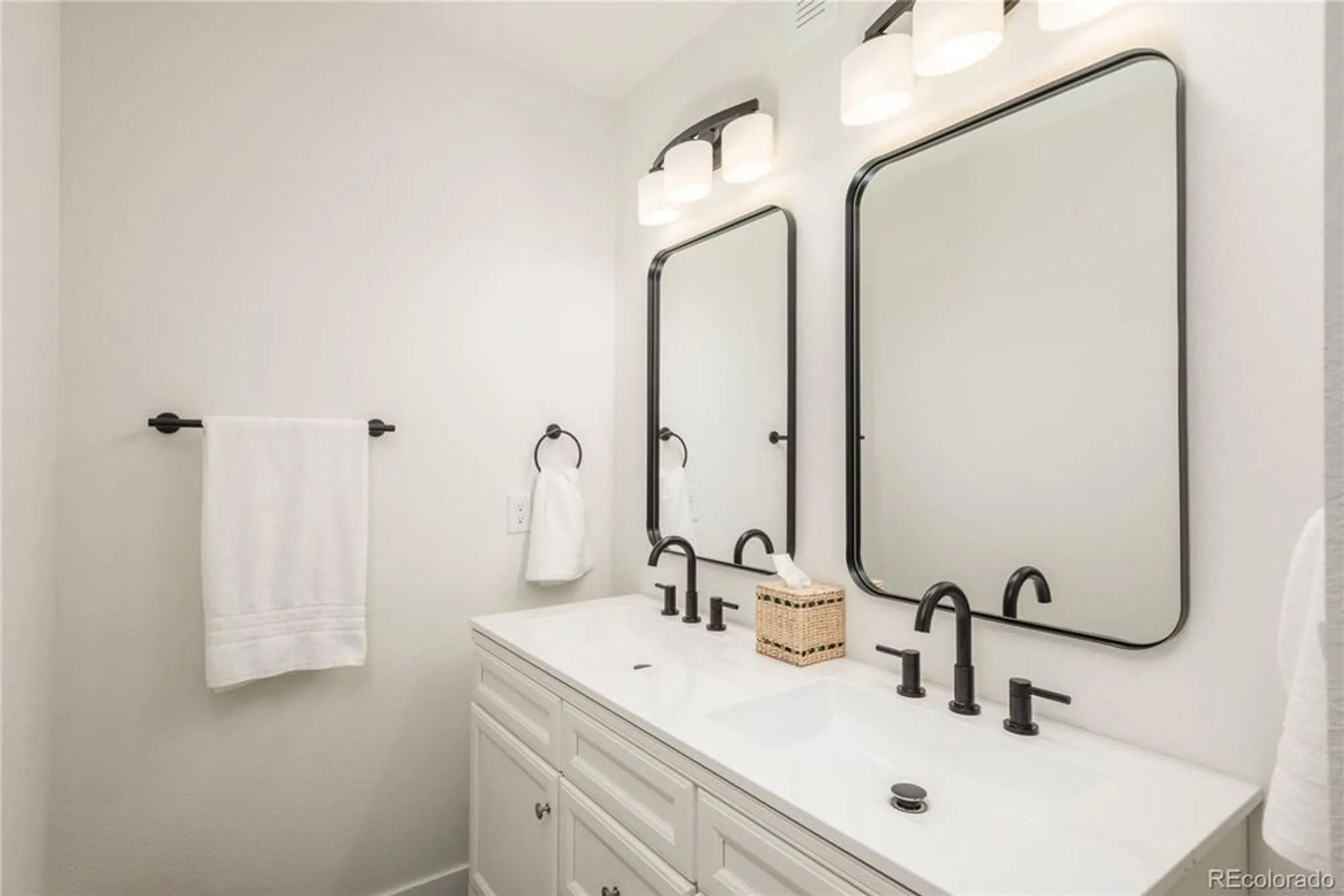 Property Slideshow image 32 of 49 | 5665 shadescale way, Castle Rock, CO, 80104