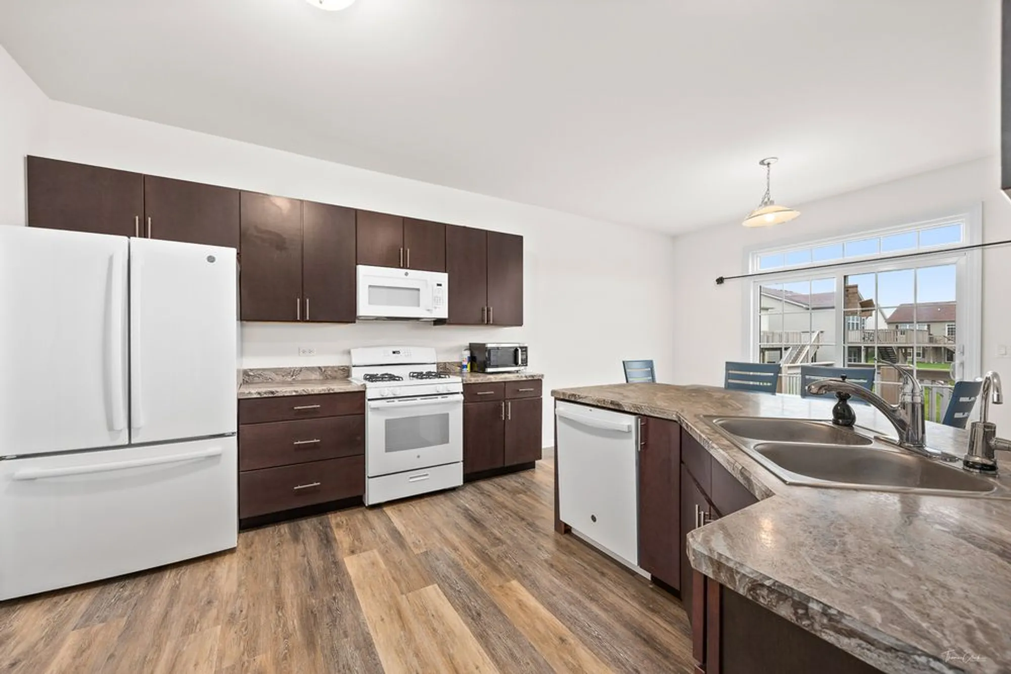 Property Slideshow image 9 of 28 | 17340 lucerne ct, Lockport, IL, 60441