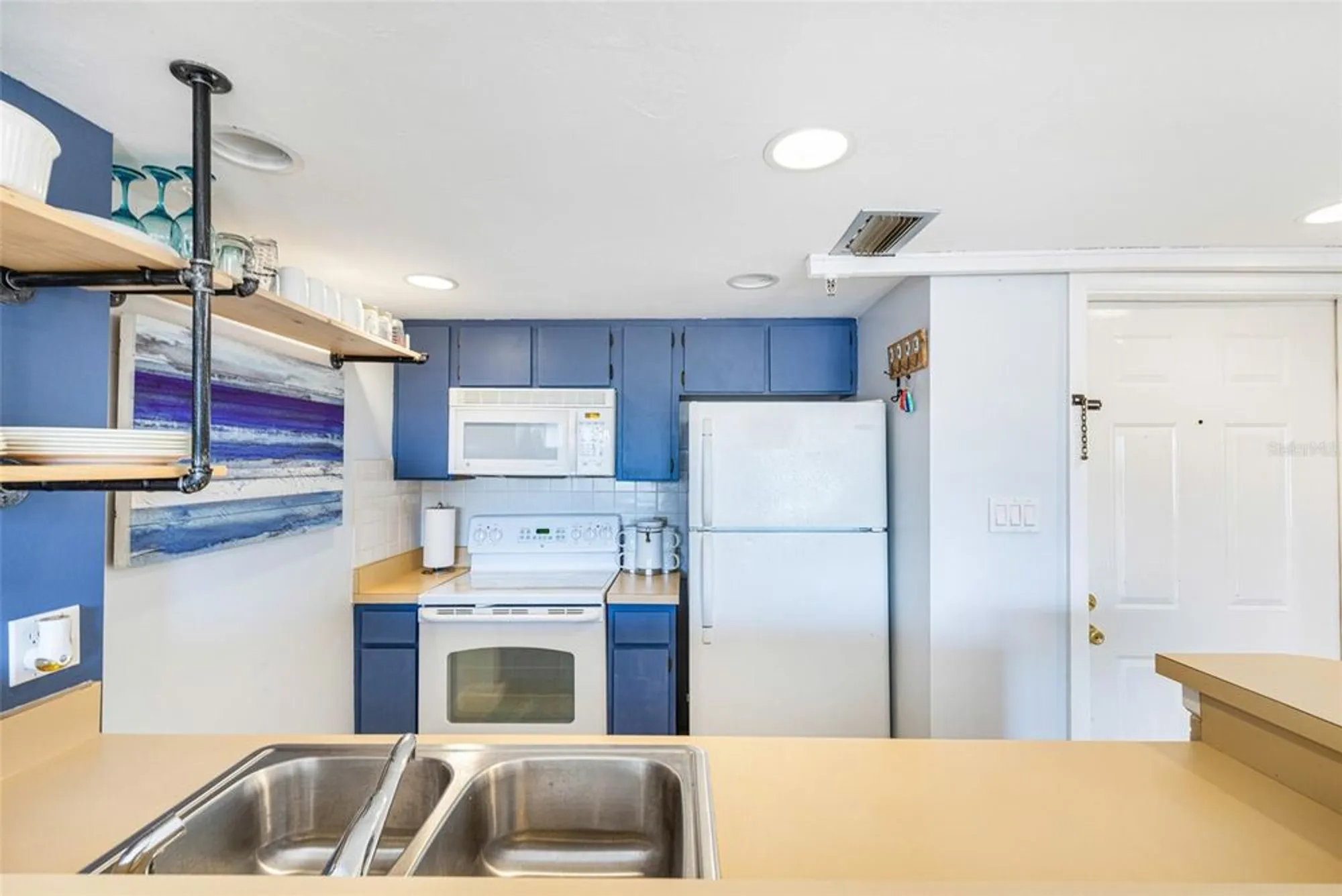 Property Slideshow image 11 of 26 | 3160 matecumbe key rd apt 221, Punta Gorda, FL, 33955