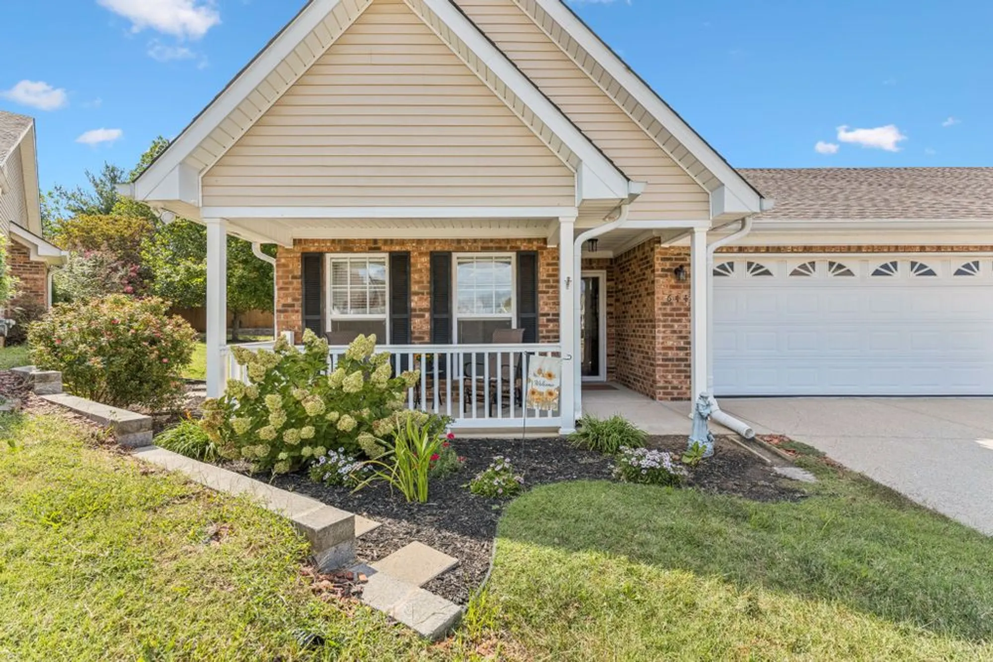 Property Slideshow image 1 of 44 | 644 village green cir, Murfreesboro, TN, 37128