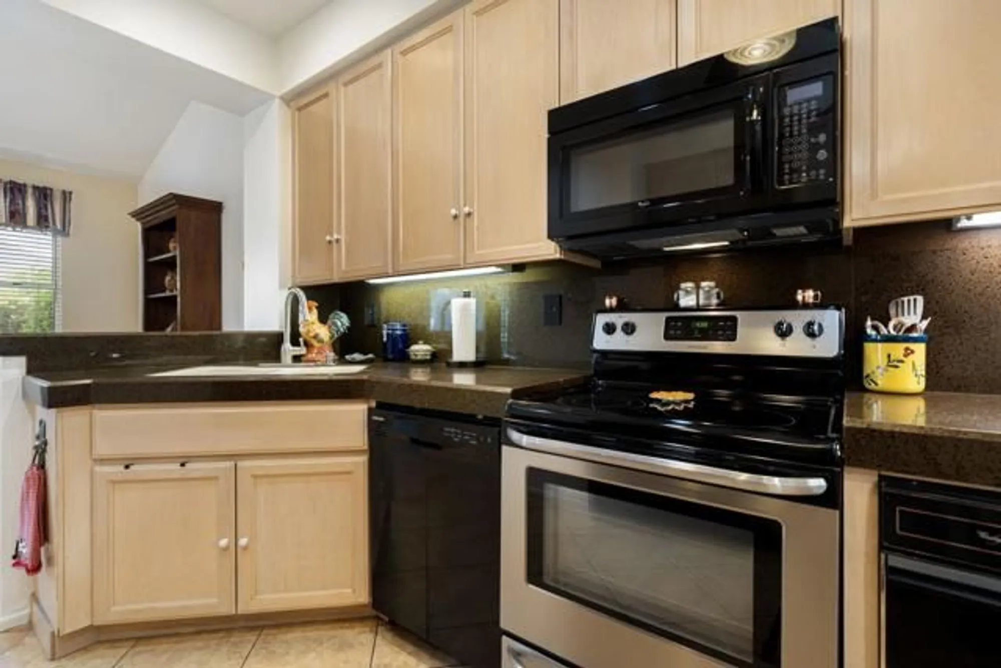 Property Slideshow image 28 of 43 | 55199 laurel vly, La Quinta, CA, 92253