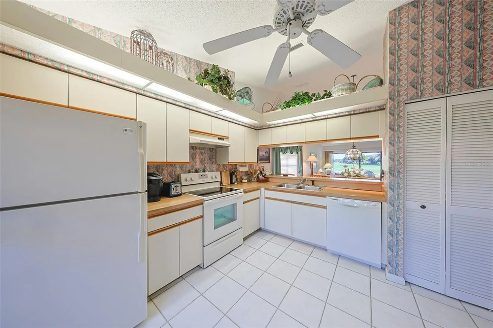 Property Slideshow image 3 of 56 | 5941 clubside dr # 5941, Sarasota, FL, 34243
