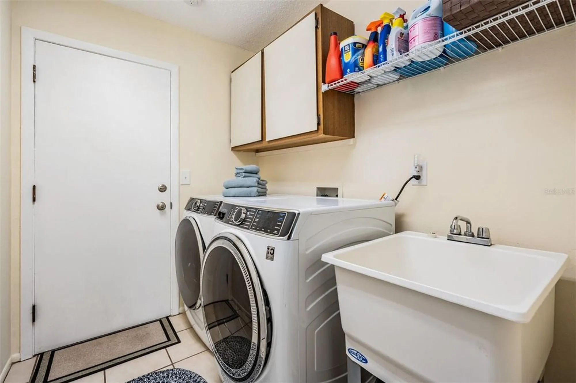 Property Slideshow image 26 of 38 | 2932 macalpin dr, Palm Harbor, FL, 34684