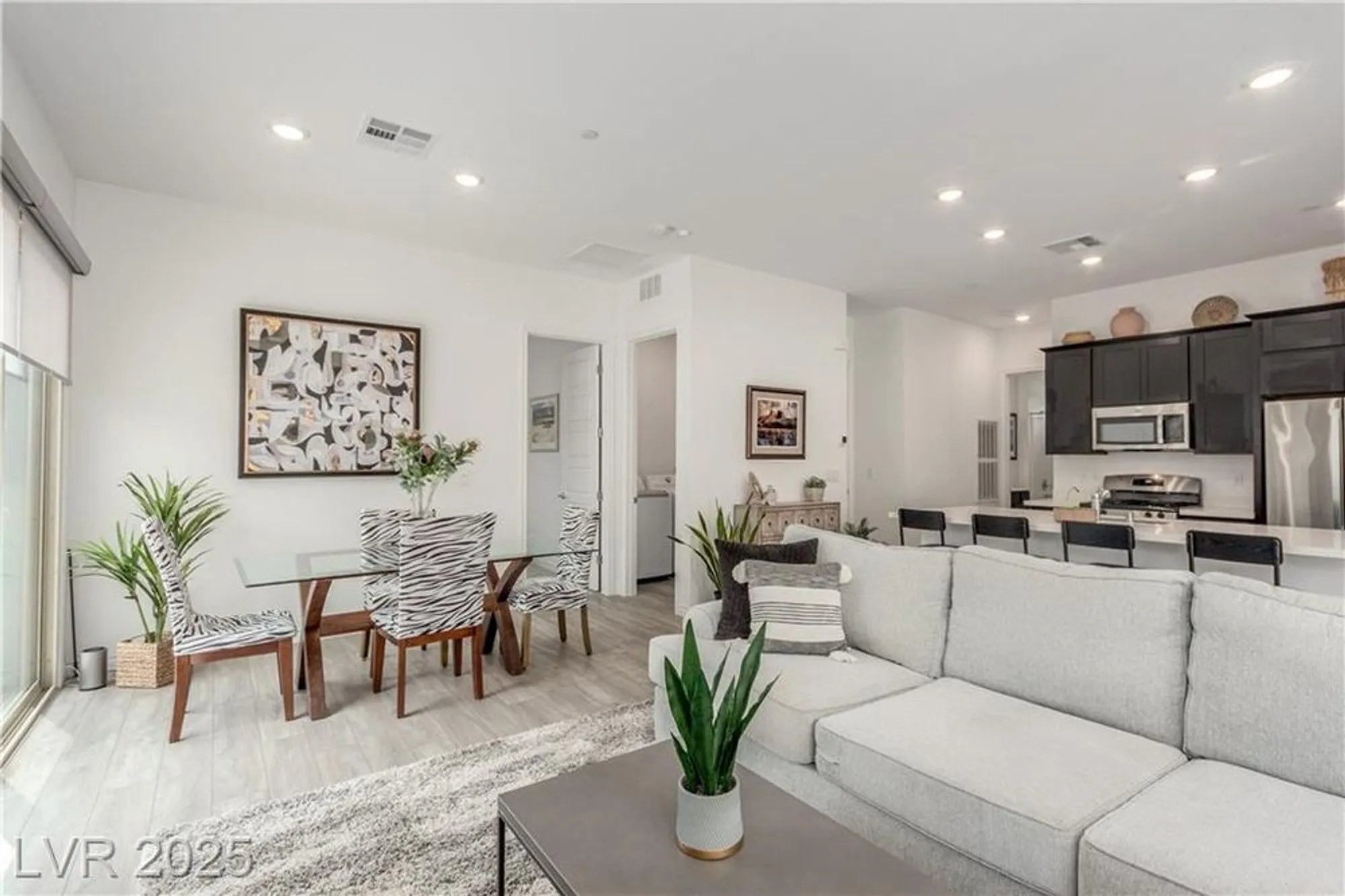 Property Slideshow image 11 of 43 | 905 belleforte ln, Las Vegas, NV, 89138