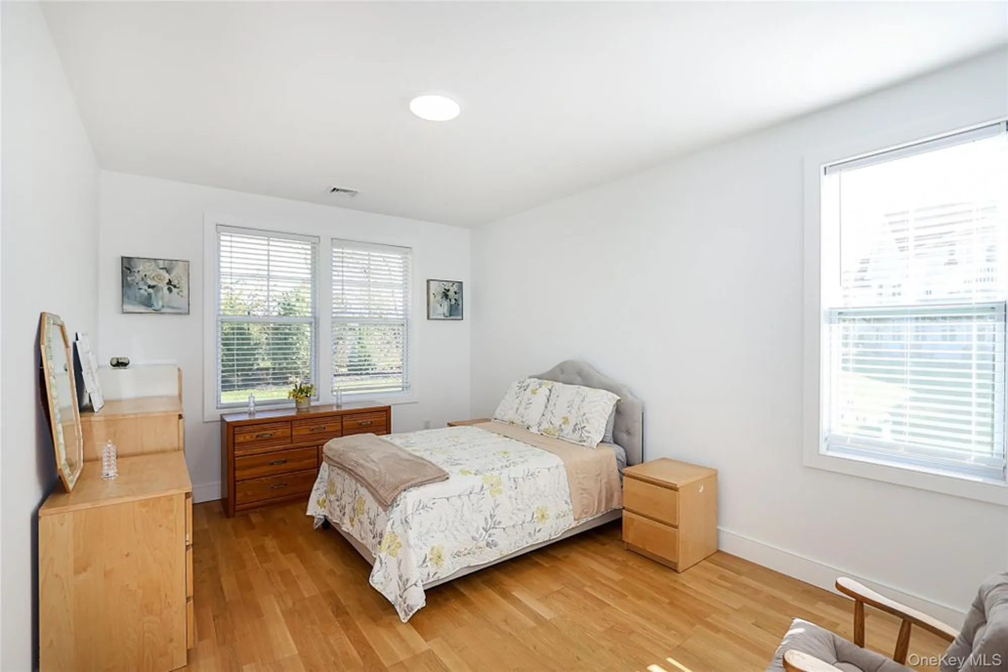 Property Slideshow image 21 of 29 | 209 breton way, Glen Cove, NY, 11542