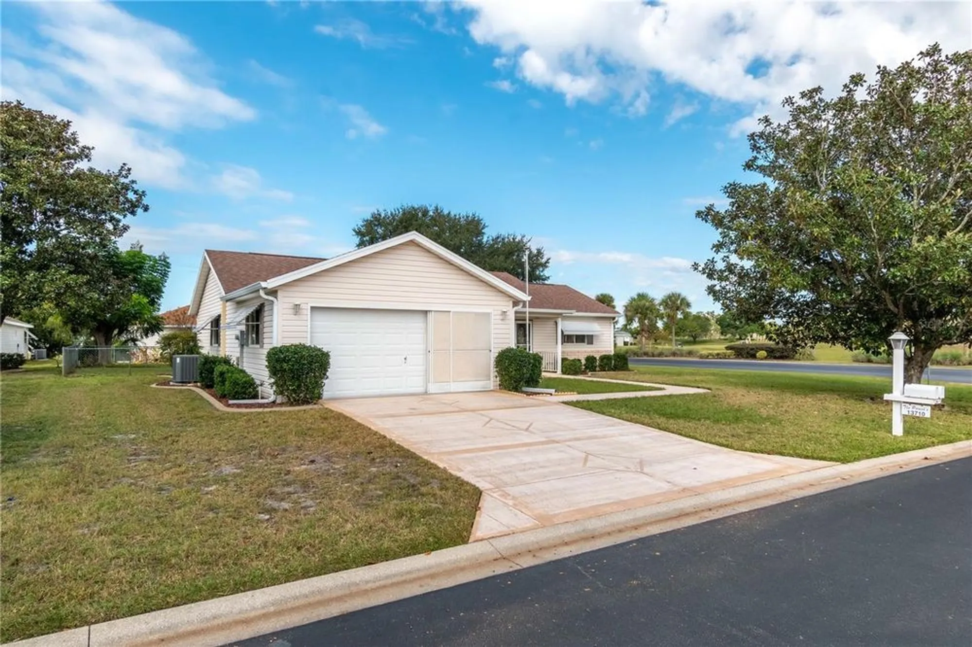 Property Slideshow image 4 of 64 | 13710 sw 112th cir, Dunnellon, FL, 34432