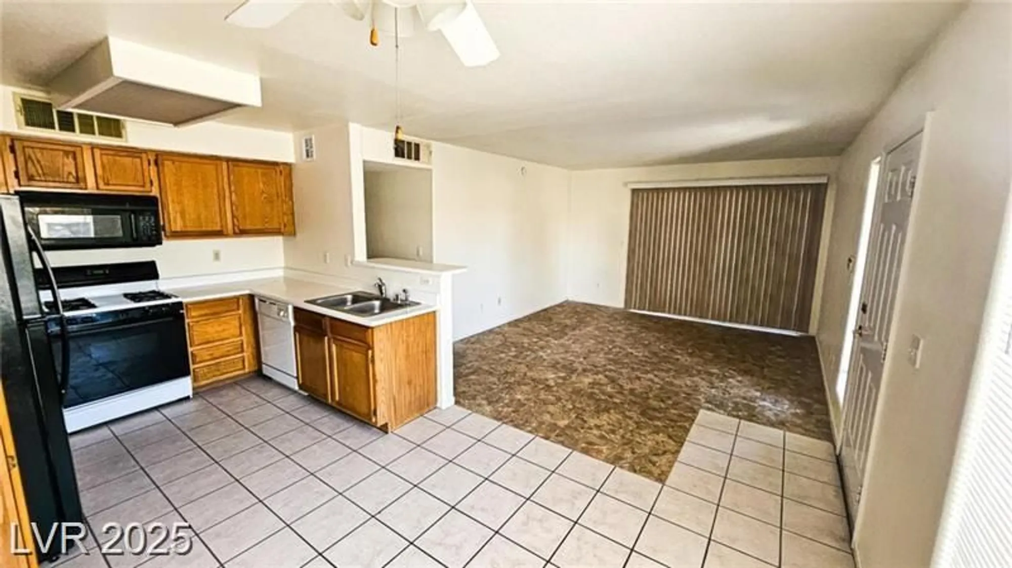 Property Slideshow image 11 of 41 | 3425 e russell rd 164, Las Vegas, NV, 89120