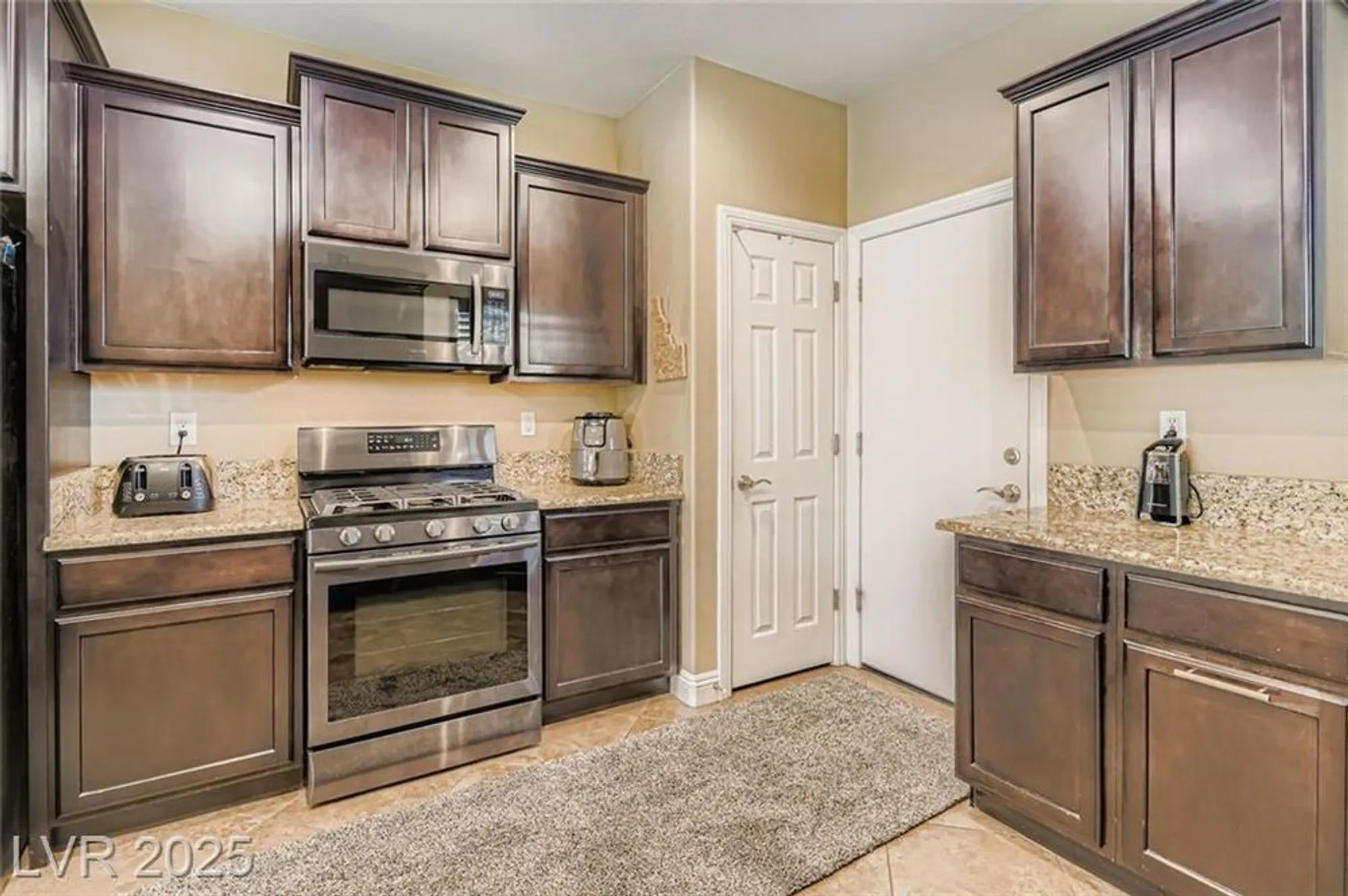 Property Slideshow image 13 of 45 | 3385 blue ribbon downs st, Las Vegas, NV, 89122