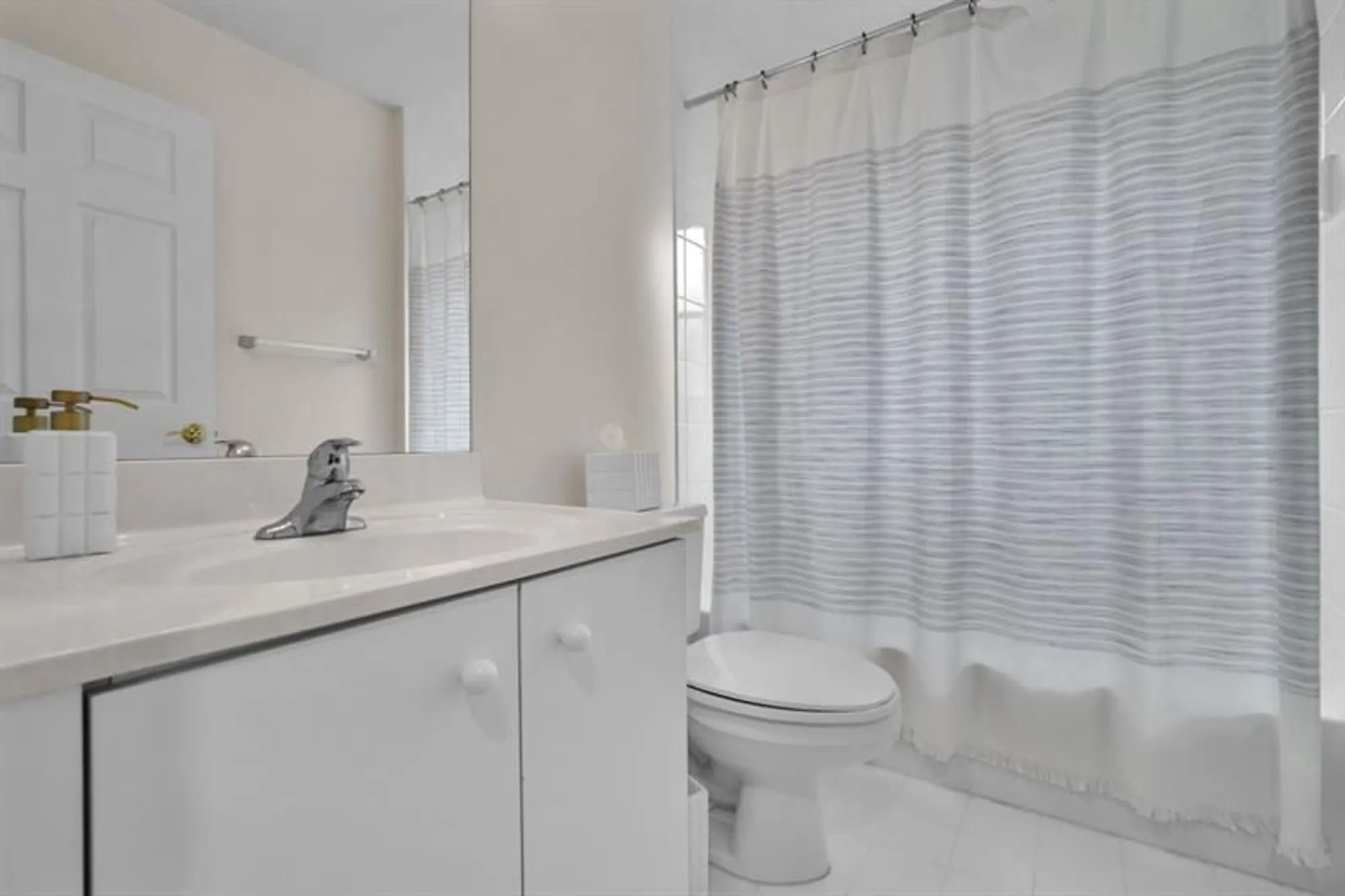 Property Slideshow image 24 of 57 | 5701 swaying palm ln, Boynton Beach, FL, 33437