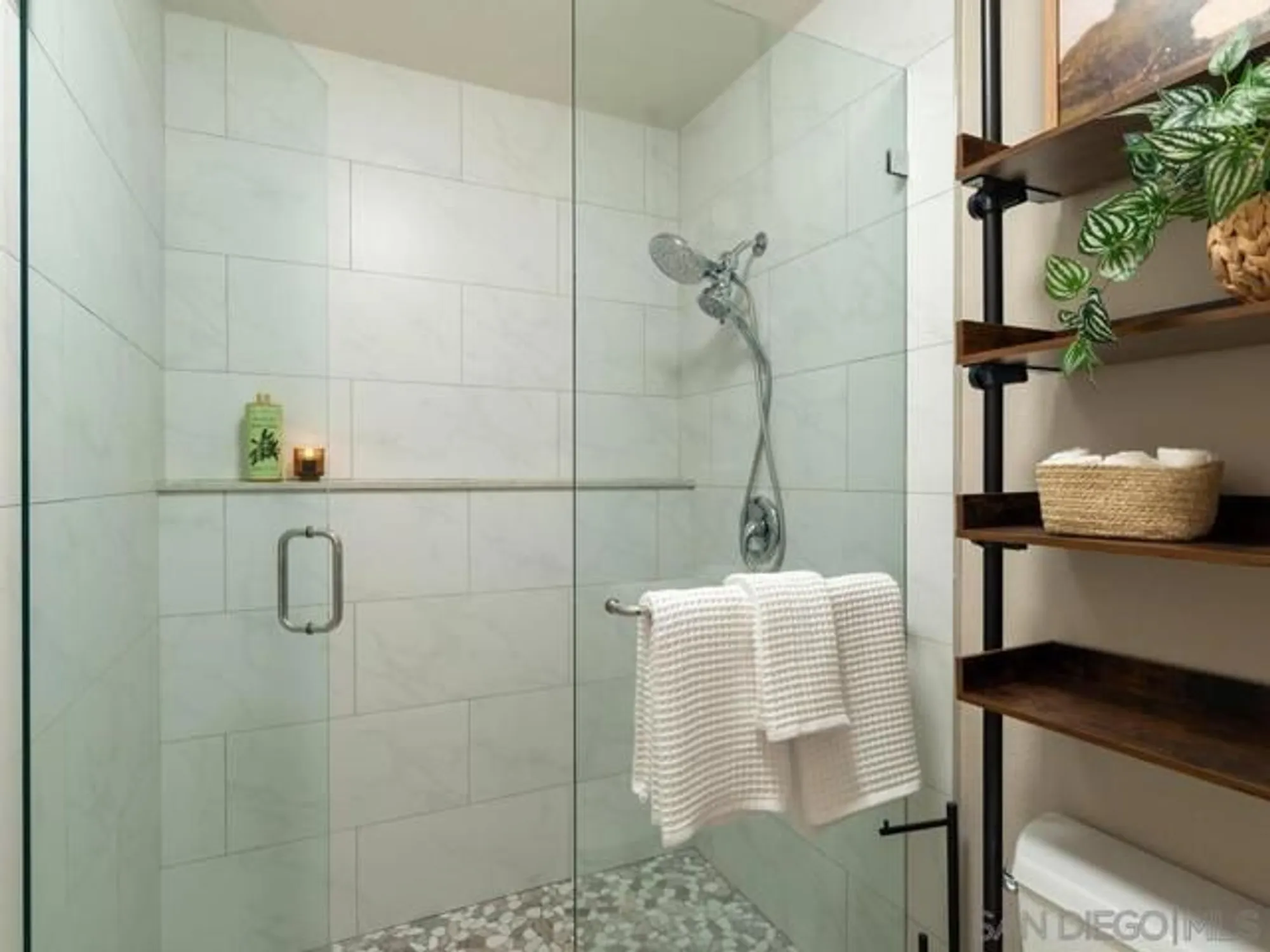 Property Slideshow image 34 of 68 | 12872 circulo dardo, San Diego, CA, 92128