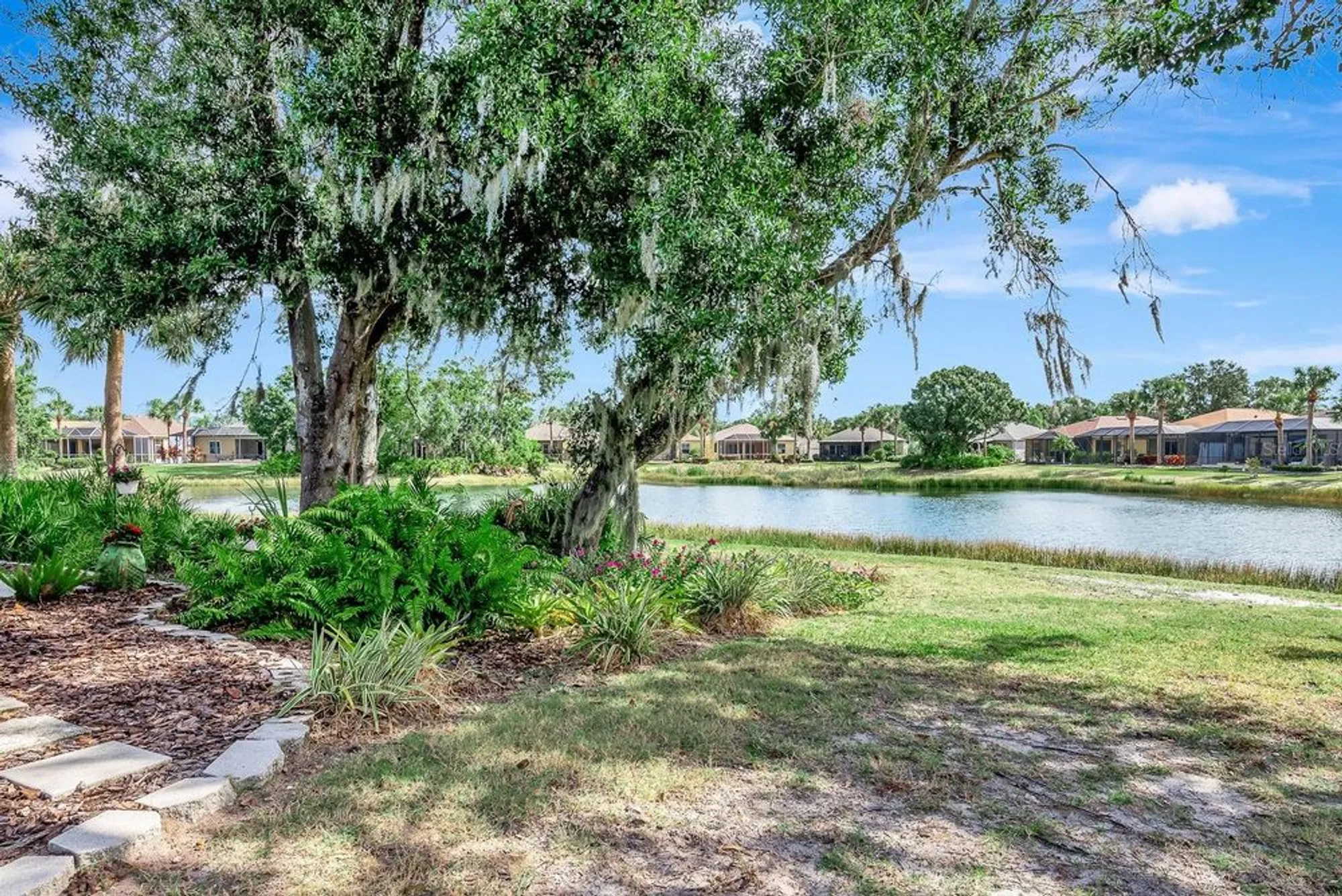 Property Slideshow image 22 of 31 | 804 regal manor way, Sun City Center, FL, 33573