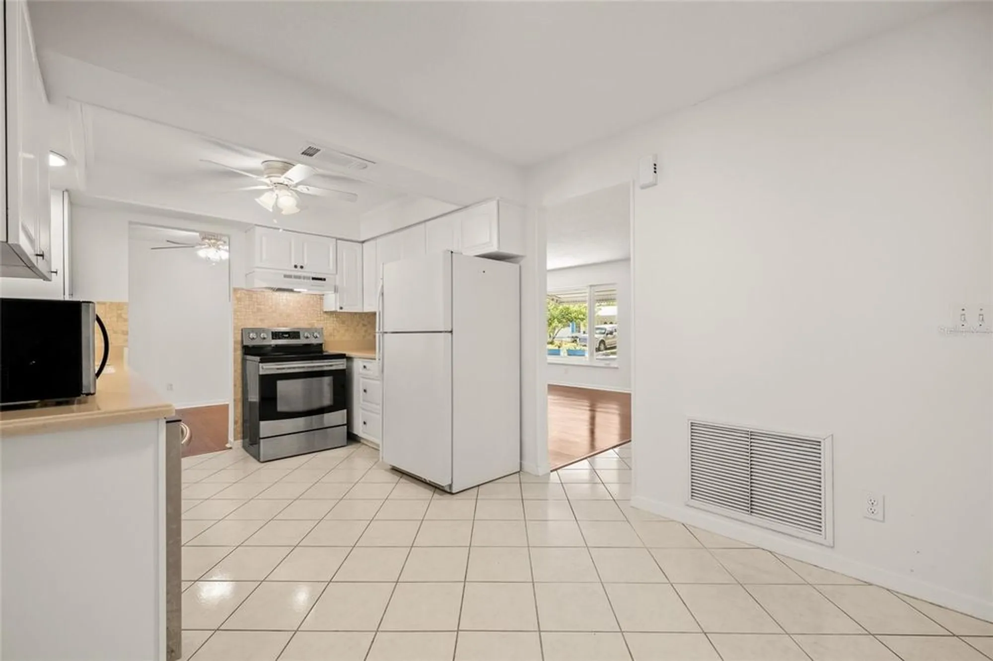 Property Slideshow image 10 of 44 | 9460 45th way n, Pinellas Park, FL, 33782