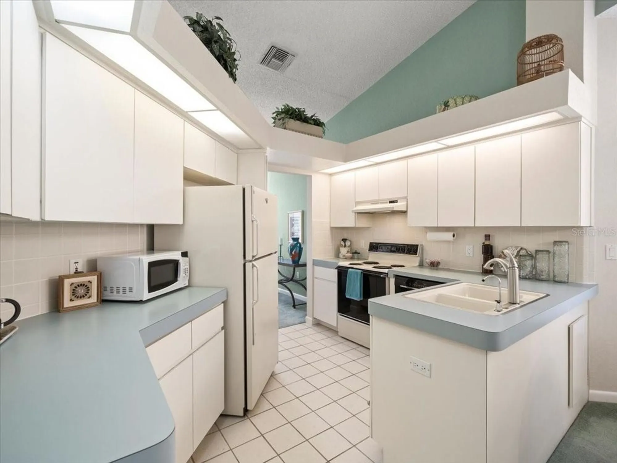 Property Slideshow image 24 of 58 | 9355 french quarters cir, Weeki Wachee, FL, 34613