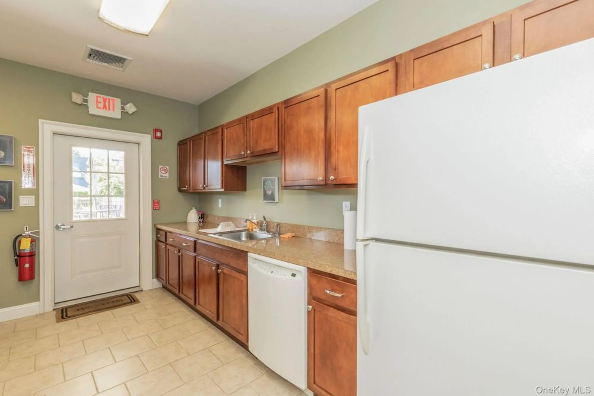 Property Slideshow image 30 of 34 | 67 stoneleigh dr, Riverhead, NY, 11901