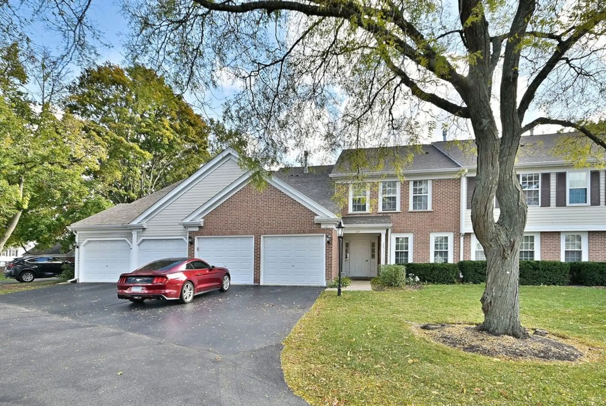 Property Slideshow image 1 of 27 | 509 aberdeen ln c, Prospect Heights, IL, 60070