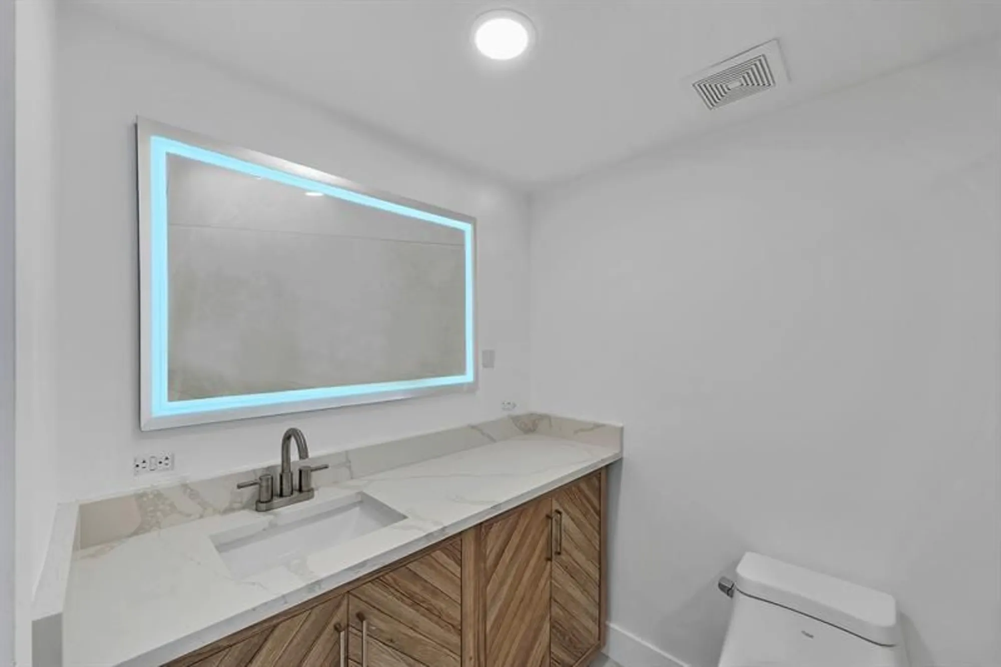 Property Slideshow image 17 of 31 | 9818 marina blvd apt 1225, Boca Raton, FL, 33428