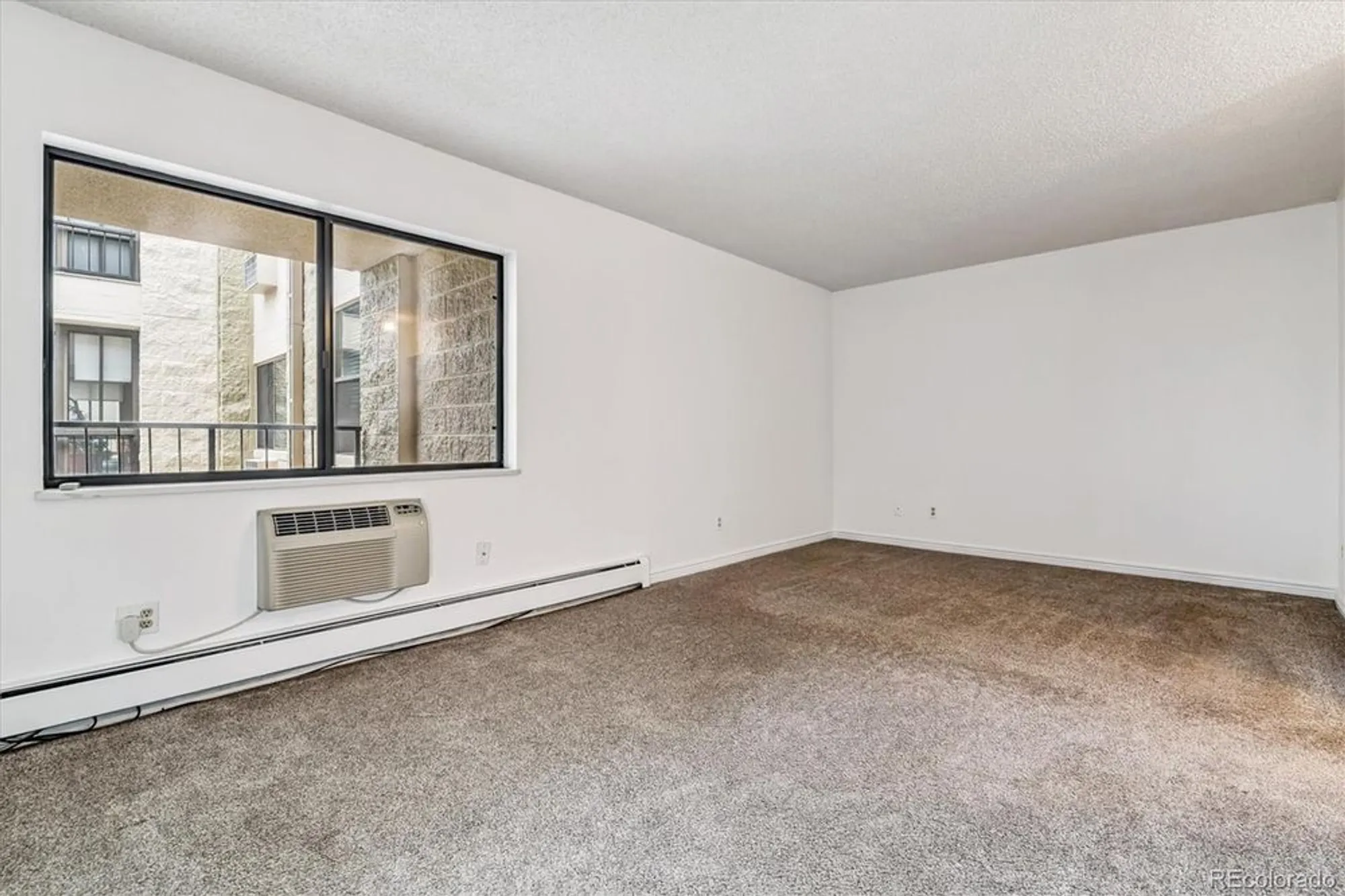 Property Slideshow image 10 of 35 | 13991 e marina dr apt 501, Aurora, CO, 80014