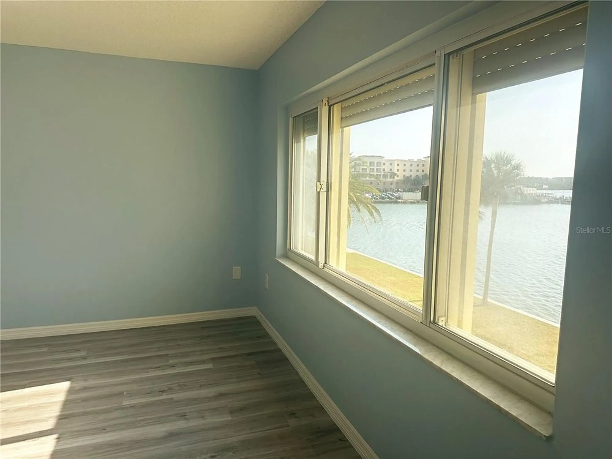 Property Slideshow image 8 of 25 | 4525 cove cir apt 304, Saint Petersburg, FL, 33708