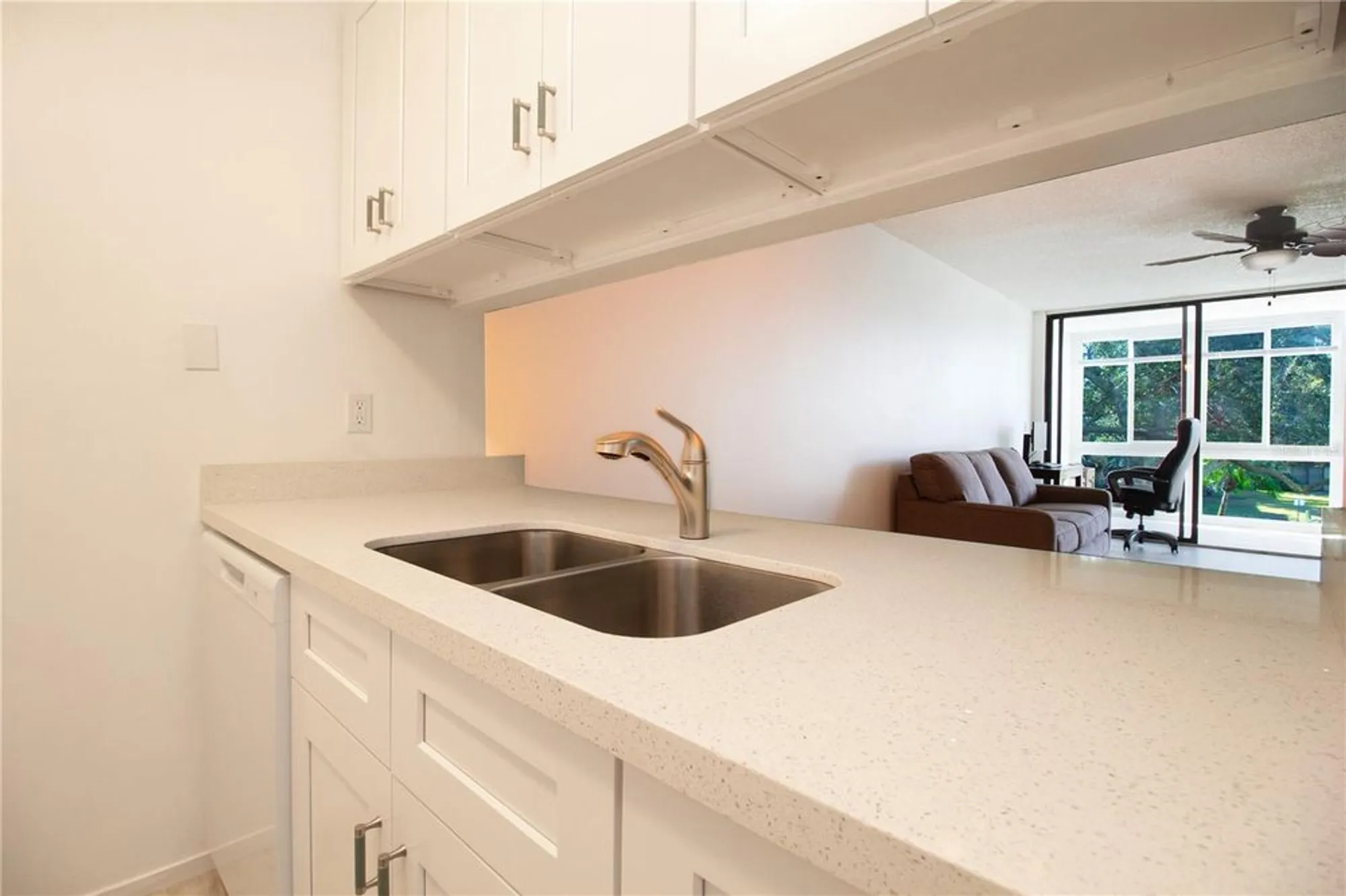 Property Slideshow image 13 of 37 | 14130 rosemary ln 4211, Largo, FL, 33774