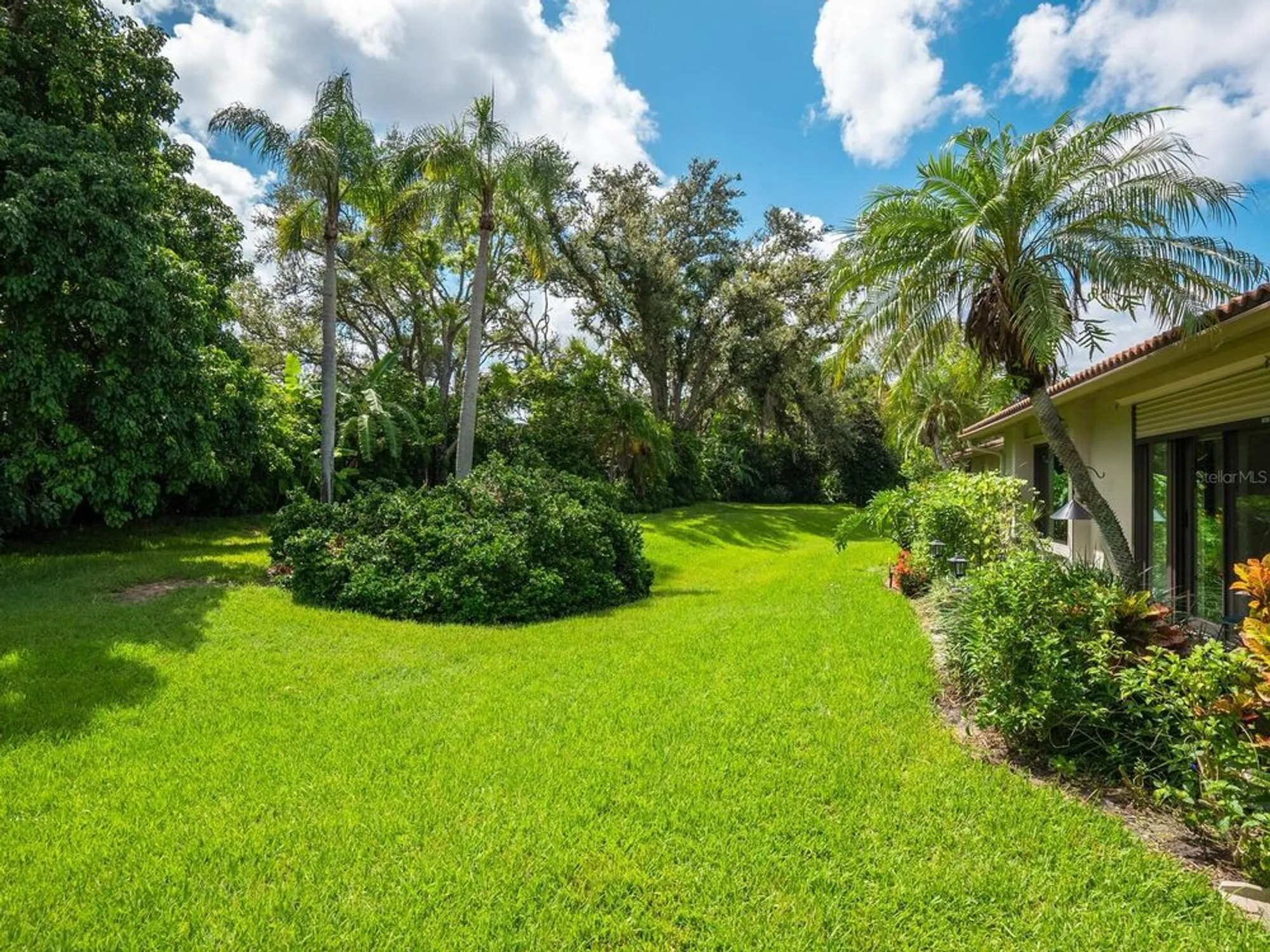 Property Slideshow image 33 of 44 | 4004 wilshire cir 89, Sarasota, FL, 34238