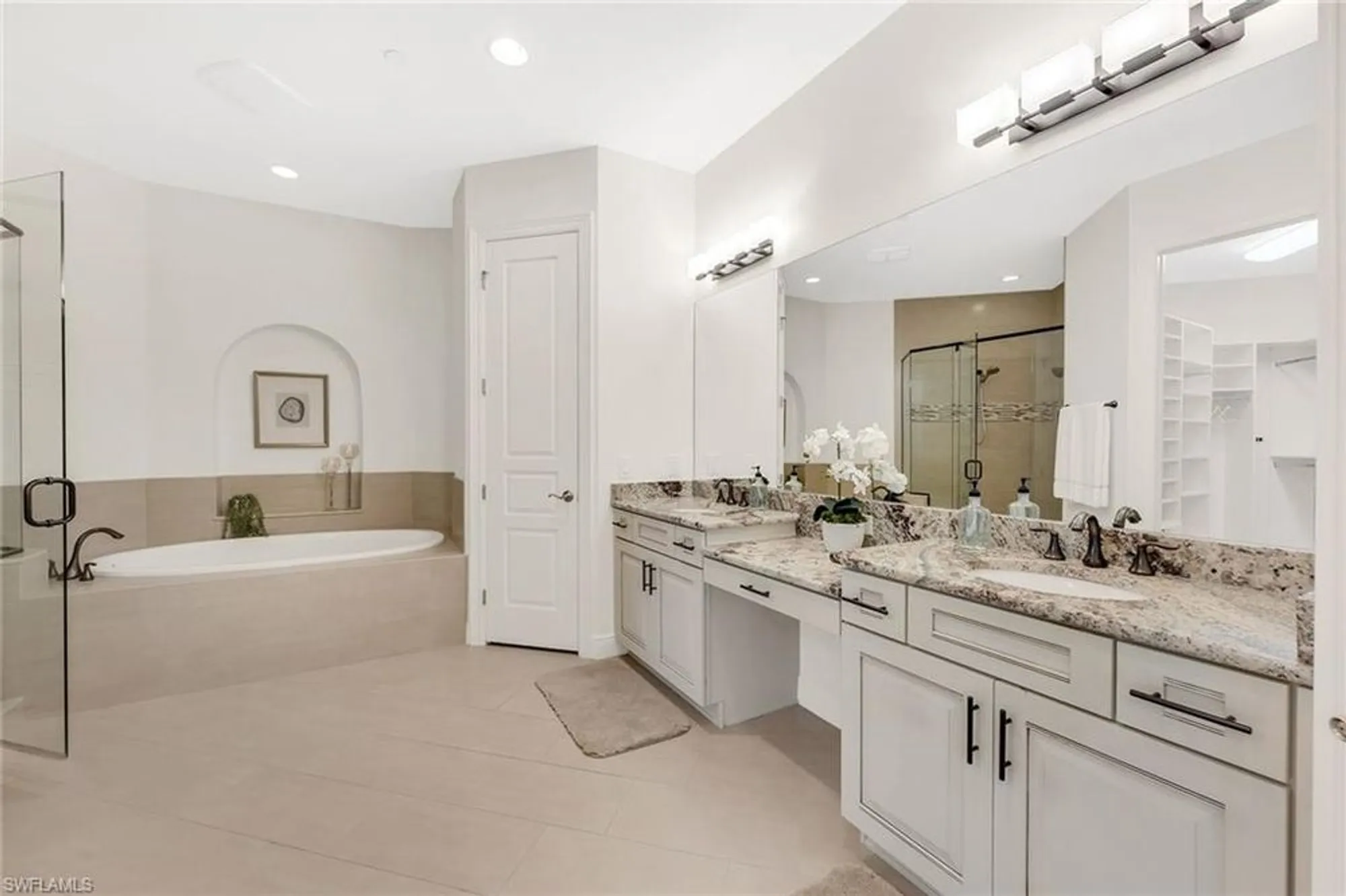 Property Slideshow image 12 of 28 | 4711 via del corso ln 402, Bonita Springs, FL, 34134