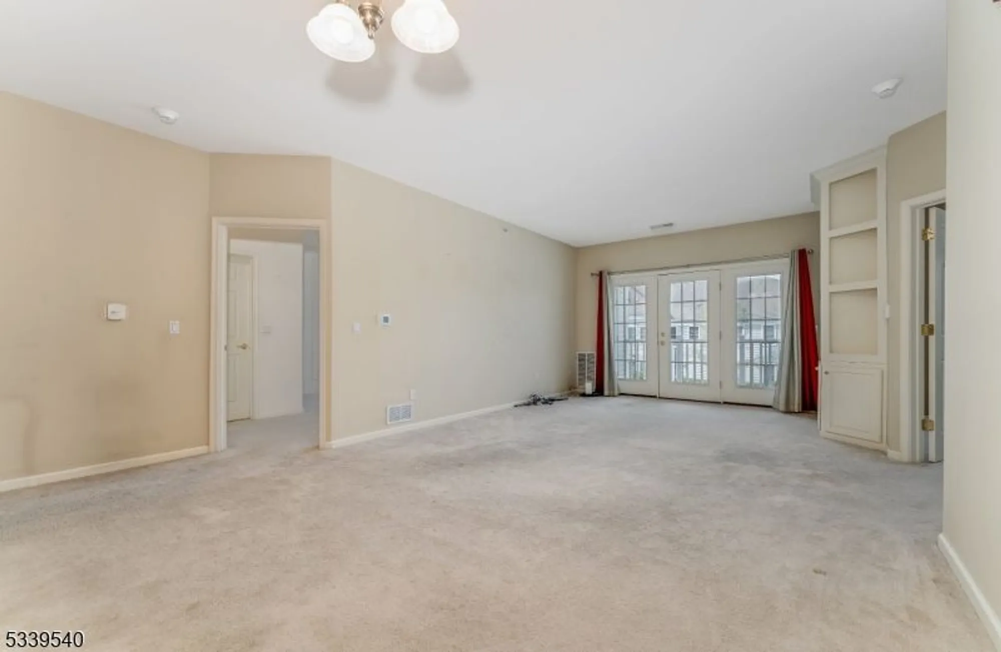 Property Slideshow image 15 of 48 | 6015 brookfield glen dr # 15, Belvidere, NJ, 07823