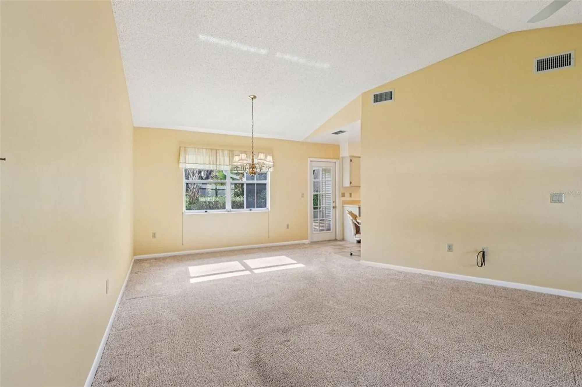 Property Slideshow image 12 of 38 | 305 brigadoon cir, Leesburg, FL, 34788