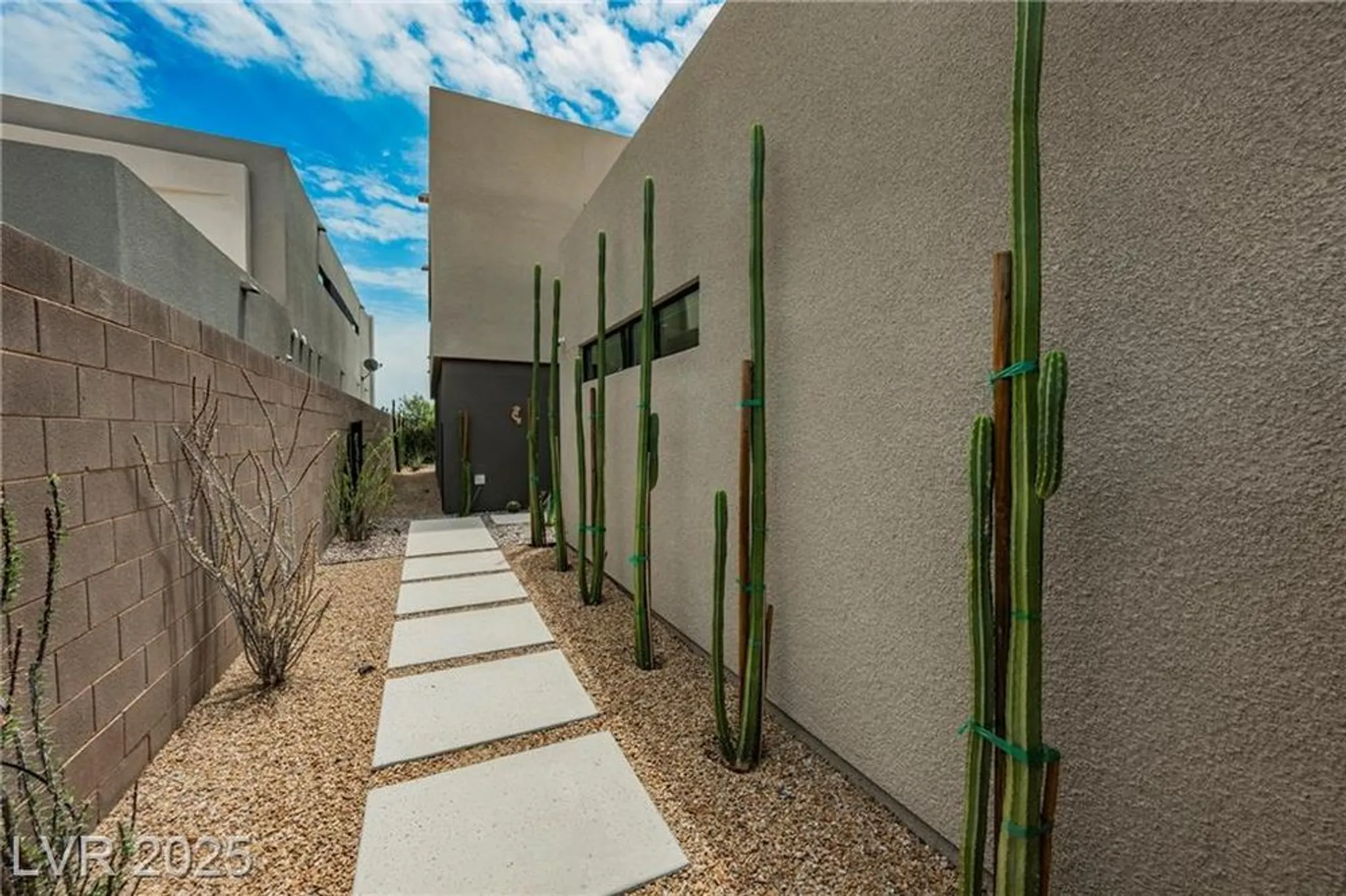 Property Slideshow image 75 of 93 | 20 falling canyon ct, Henderson, NV, 89011