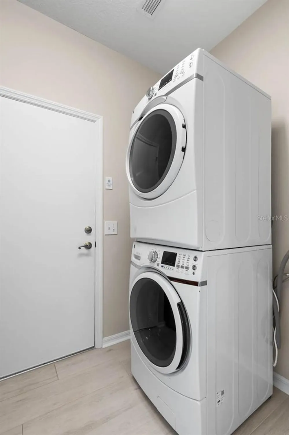 Property Slideshow image 15 of 52 | 1112 jasmine creek ct, Sun City Center, FL, 33573